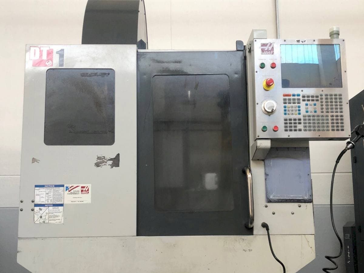 Prikaz  stroja HAAS DT1  sprijeda