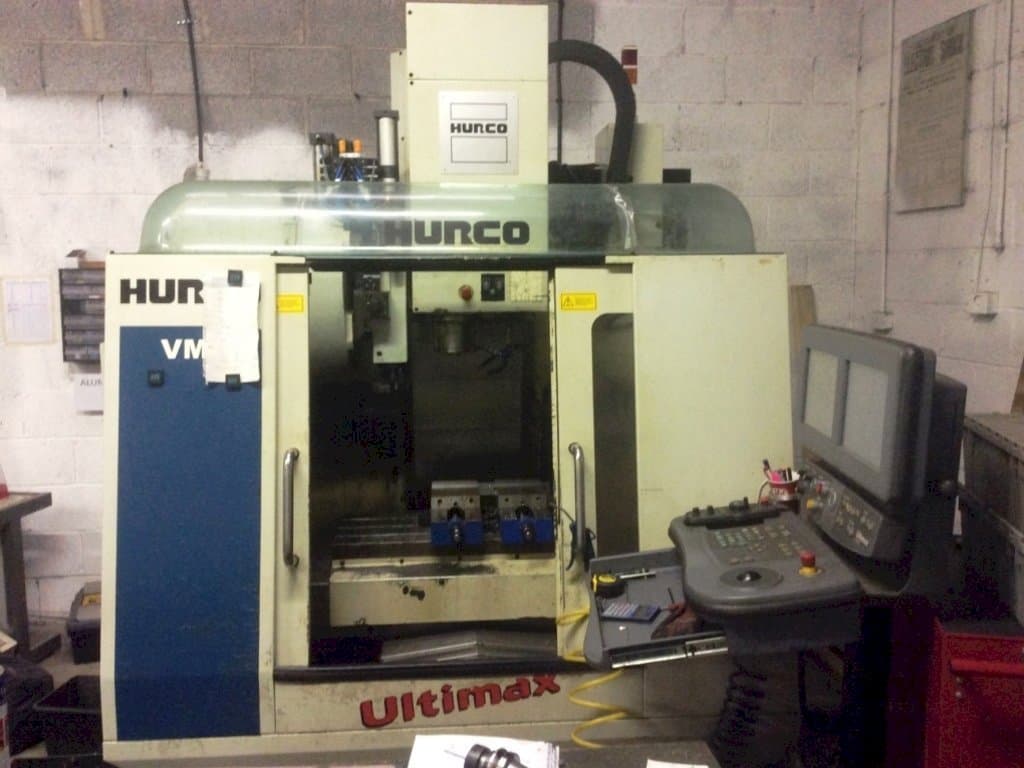 Prikaz  stroja Hurco VM1  sprijeda