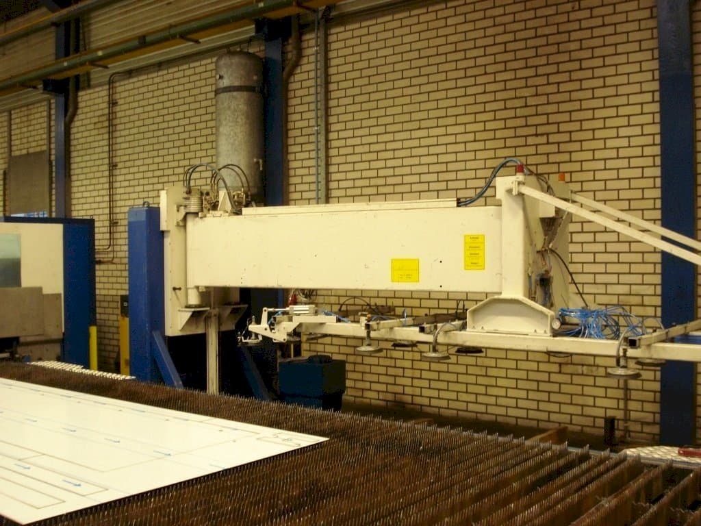 Prikaz  stroja TRUMPF Loadmaster  sprijeda