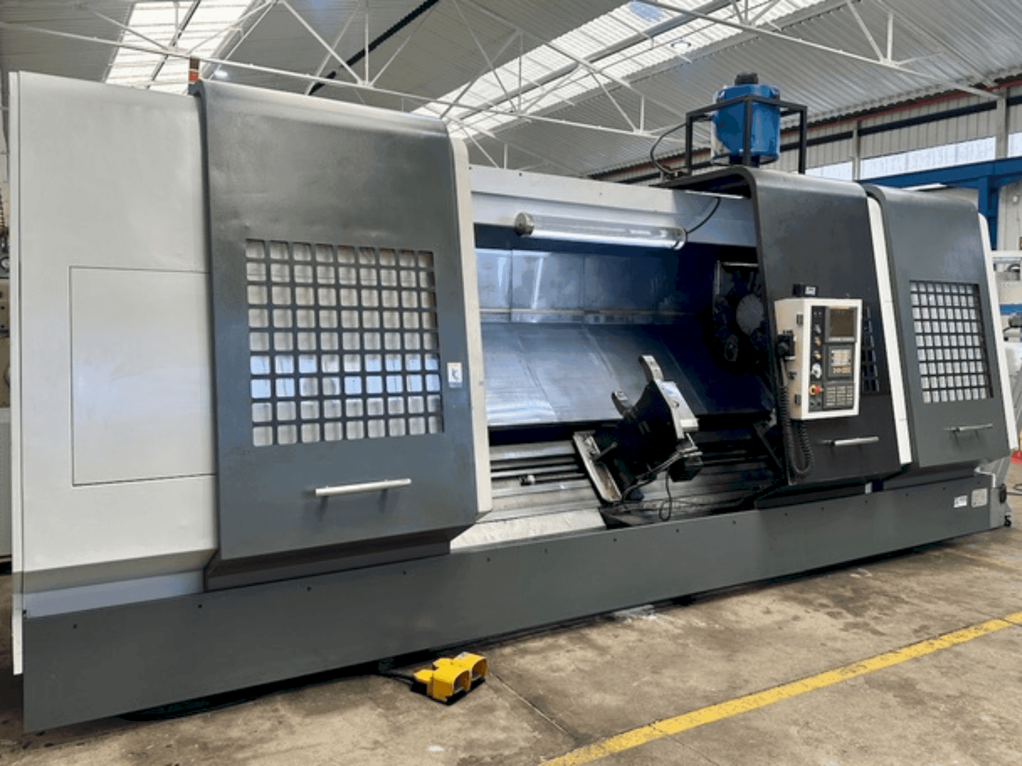 Prikaz  stroja SMTCL HTC 63300  sprijeda