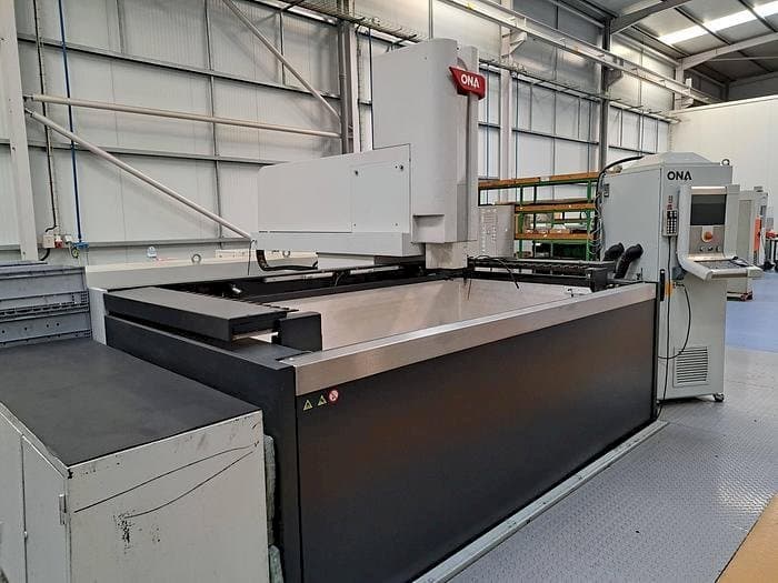 Prikaz  stroja ONA QX8 B1 L  sprijeda