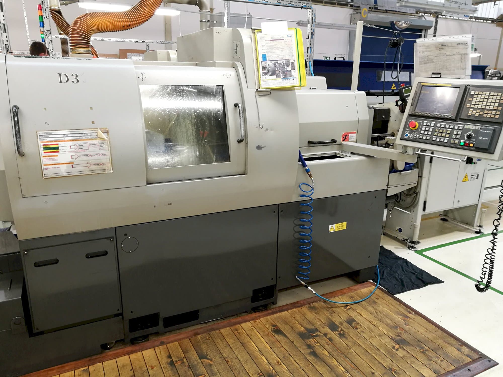 Prikaz  stroja Hanwha XD 38 N sprijeda