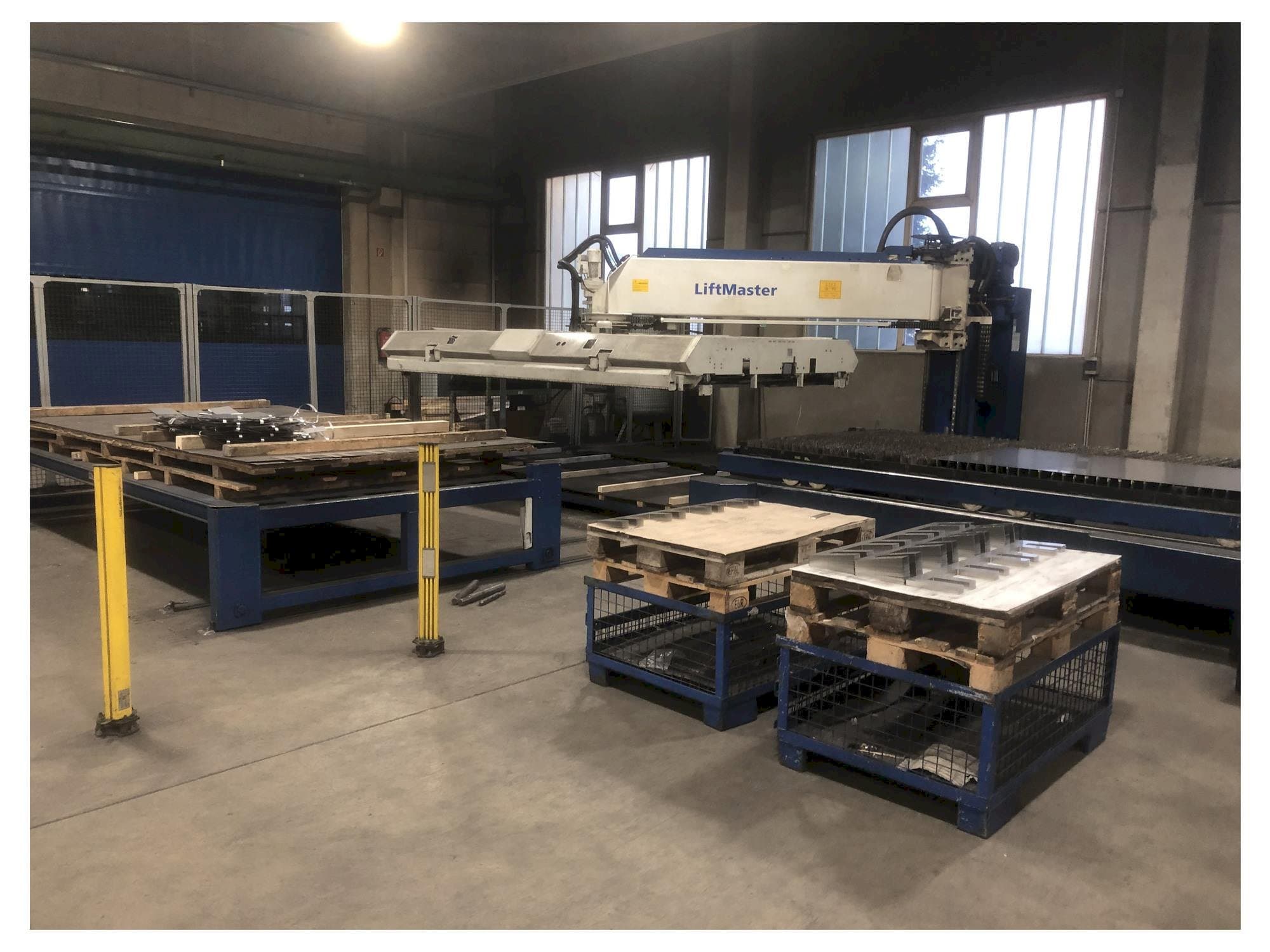 Prikaz  stroja TRUMPF TruLaser 5040 + Liftmaster  sprijeda
