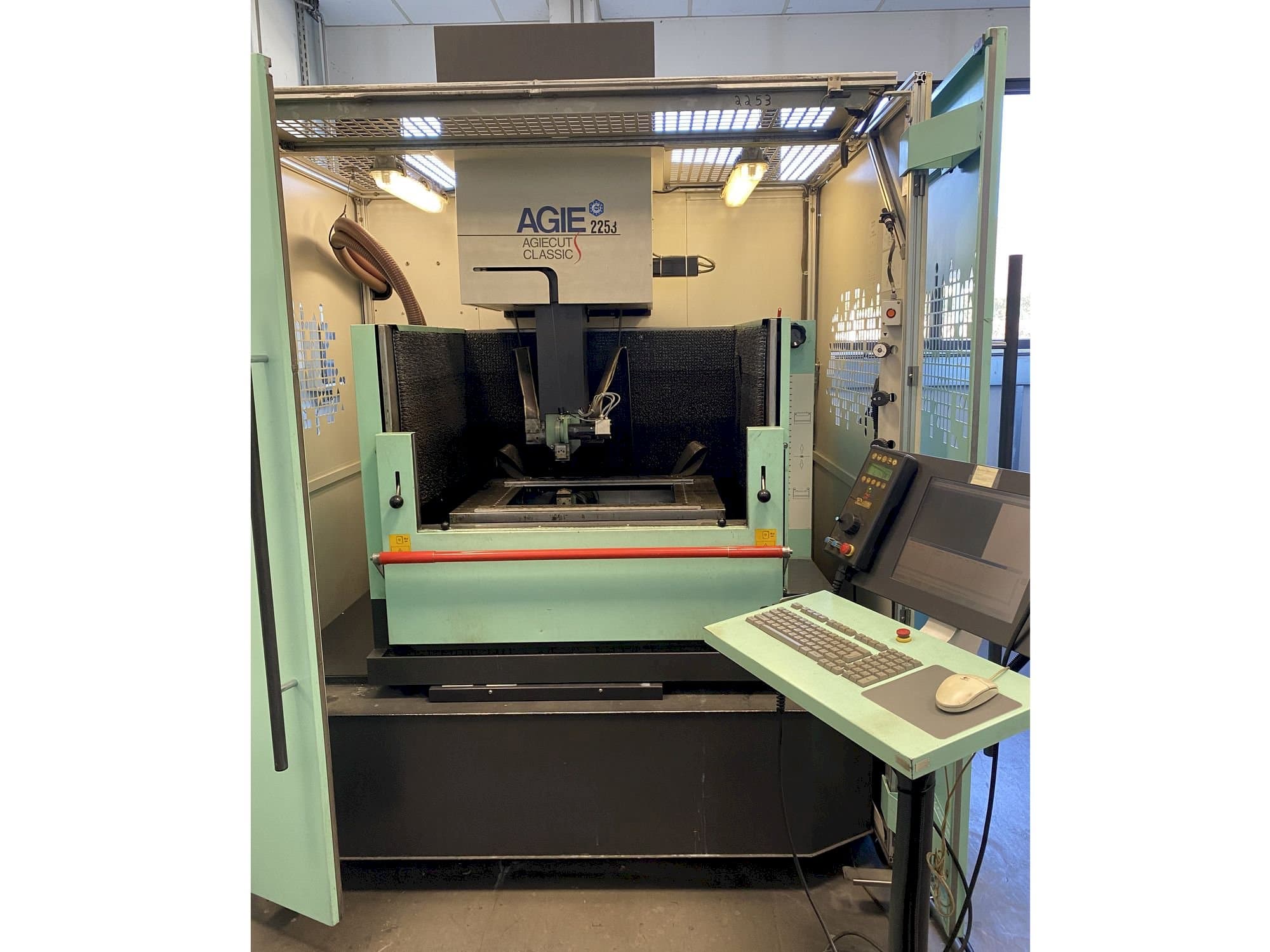 Prikaz  stroja AGIE Agiecut Classic 3s  sprijeda