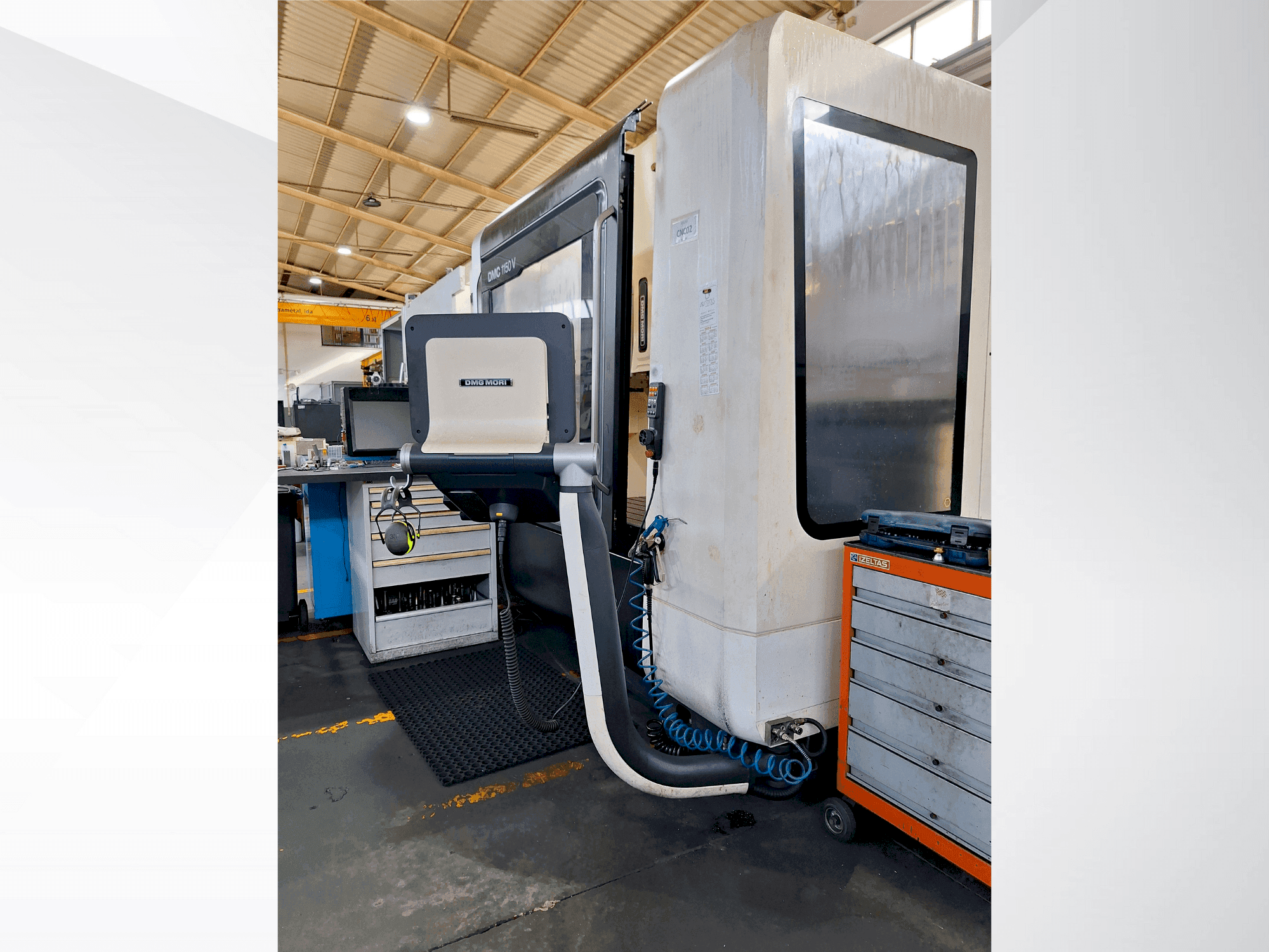 Prikaz  stroja DMG MORI DMC 1150 V  sprijeda
