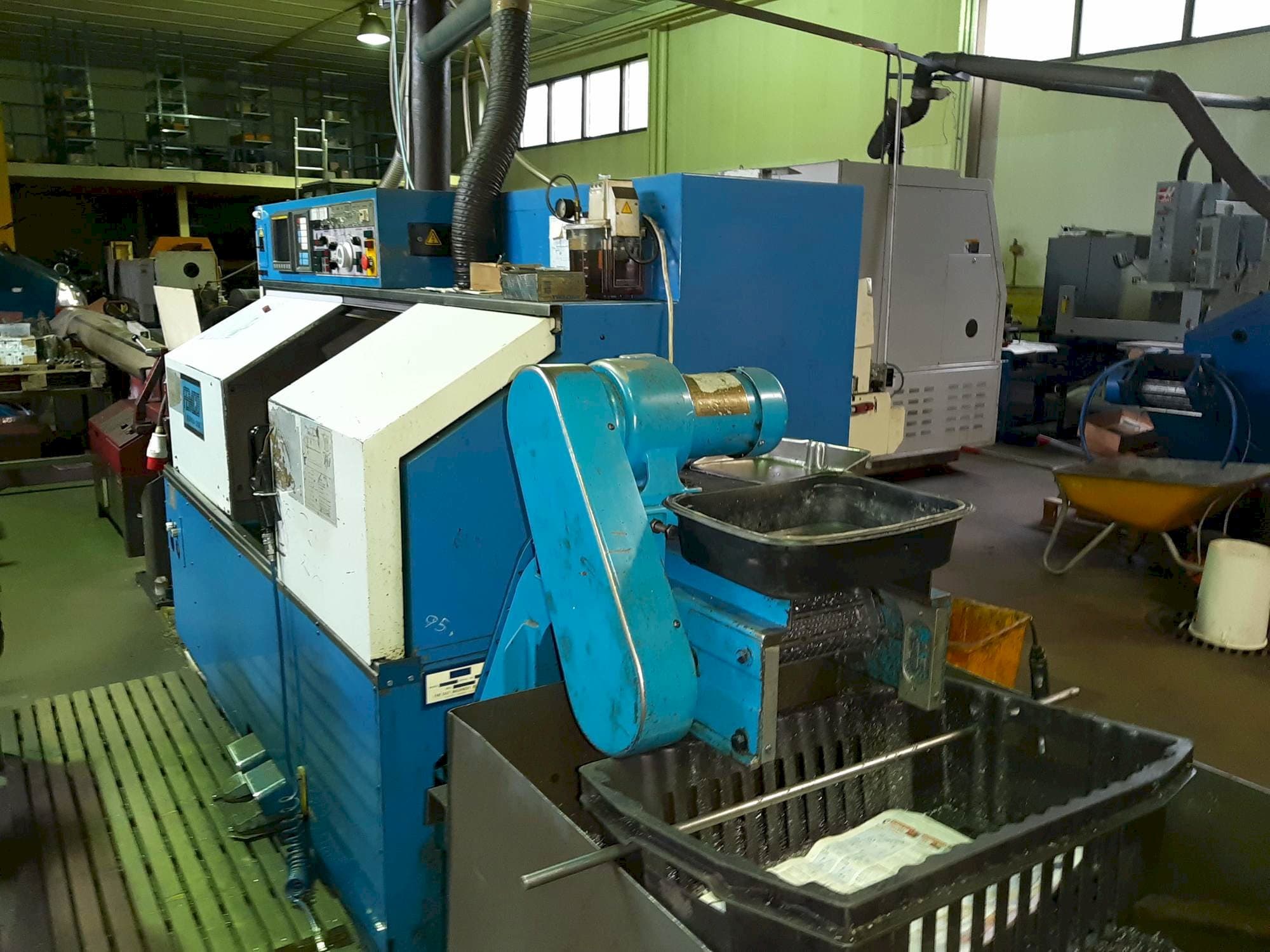 Prikaz  stroja FEMCO Durga 25E  sprijeda