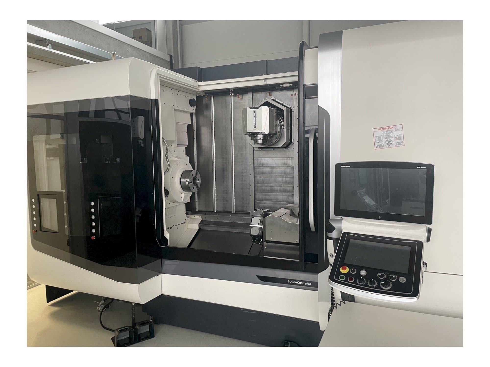 Prikaz  stroja DMG MORI NTX 2500/1500  sprijeda