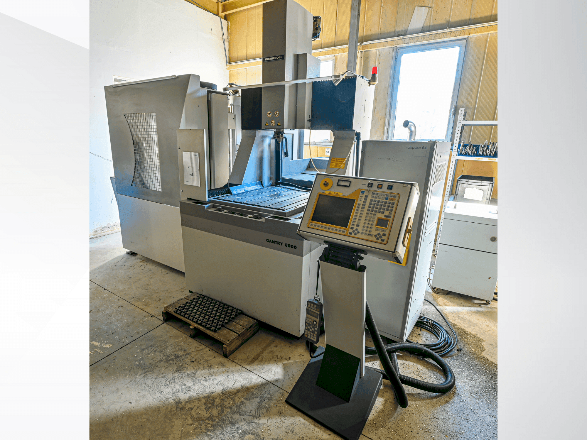 Prikaz  stroja OPS INGERSOLL Gantry 8000  sprijeda