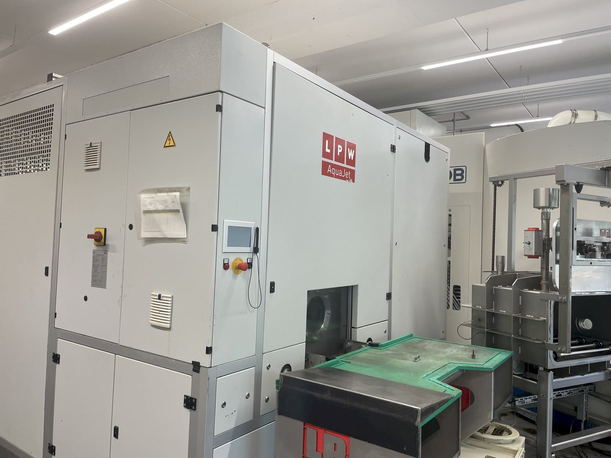 Prikaz  stroja LPW LPW Aqua Jet 670 T2-V (2013)  sprijeda