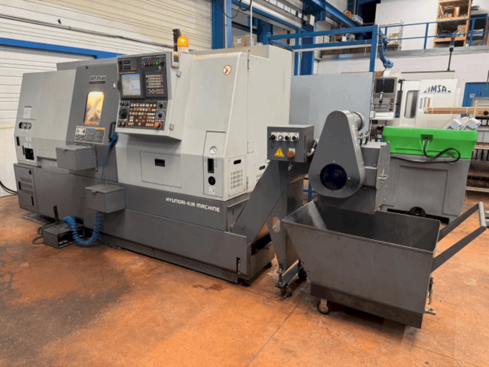 Prikaz  stroja HYUNDAI KIA SKT21LMS  sprijeda