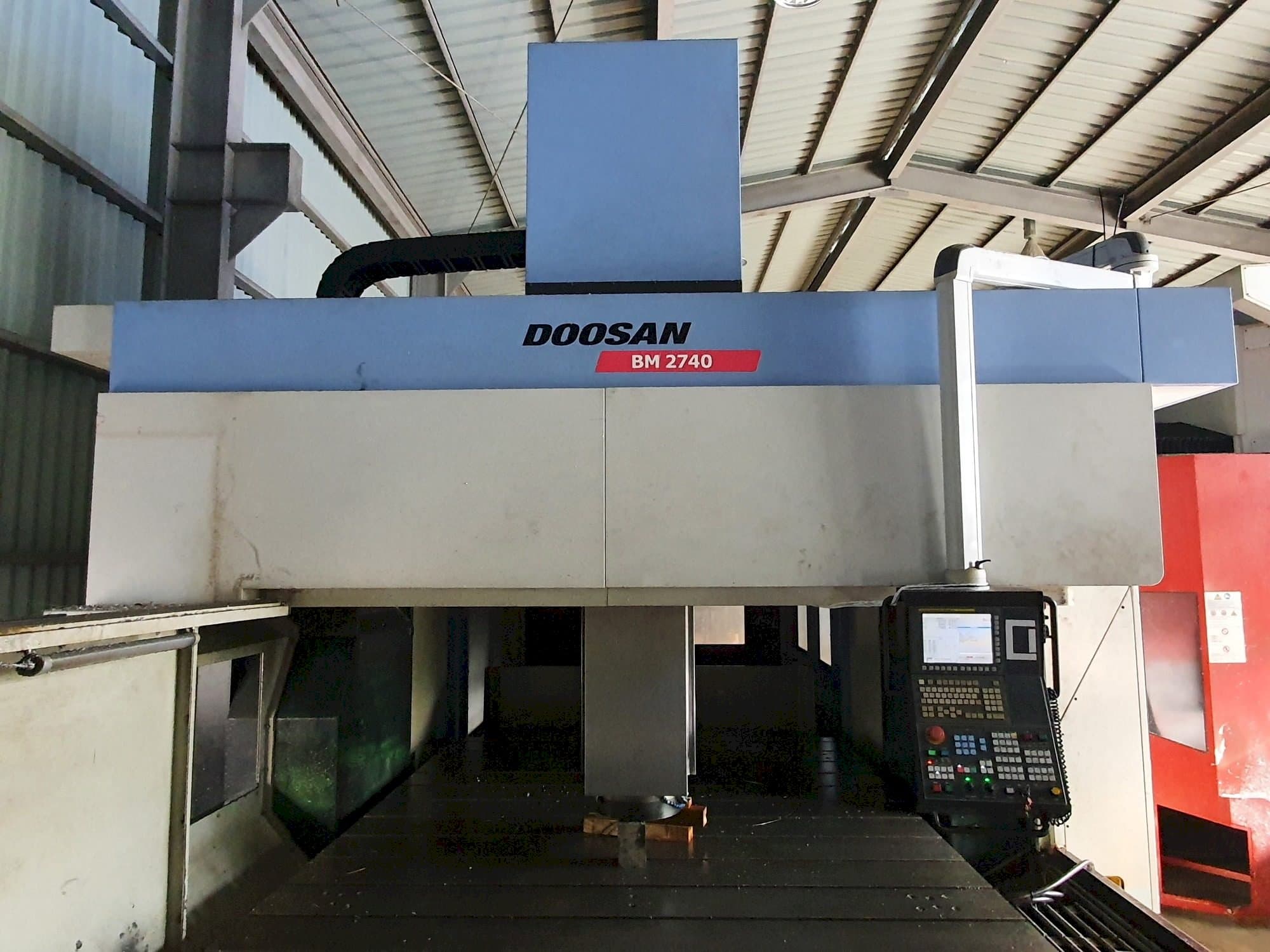 Prikaz  stroja Doosan BM2740  sprijeda