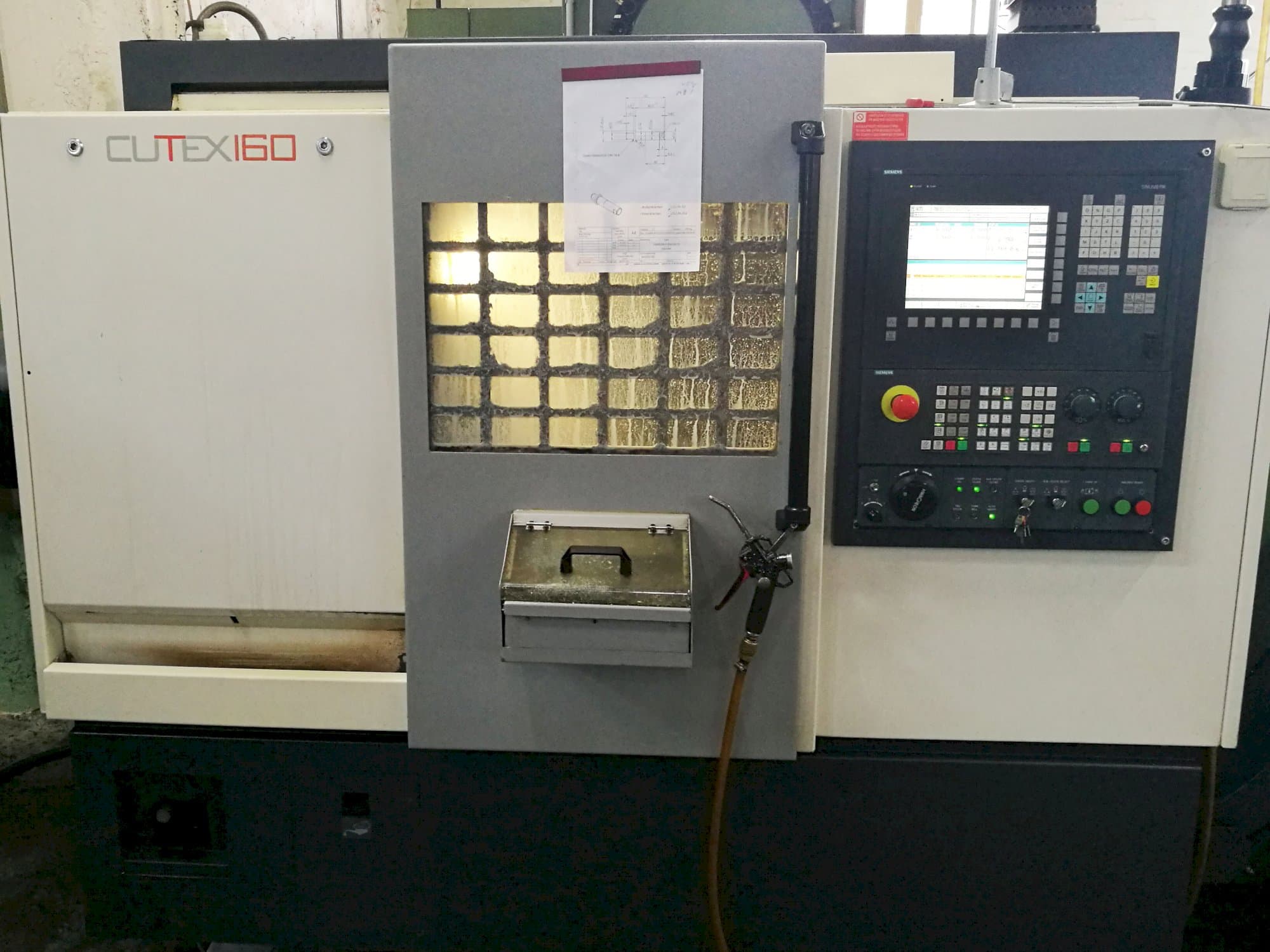 Prikaz  stroja HWACHEON CUTEX-160 sprijeda