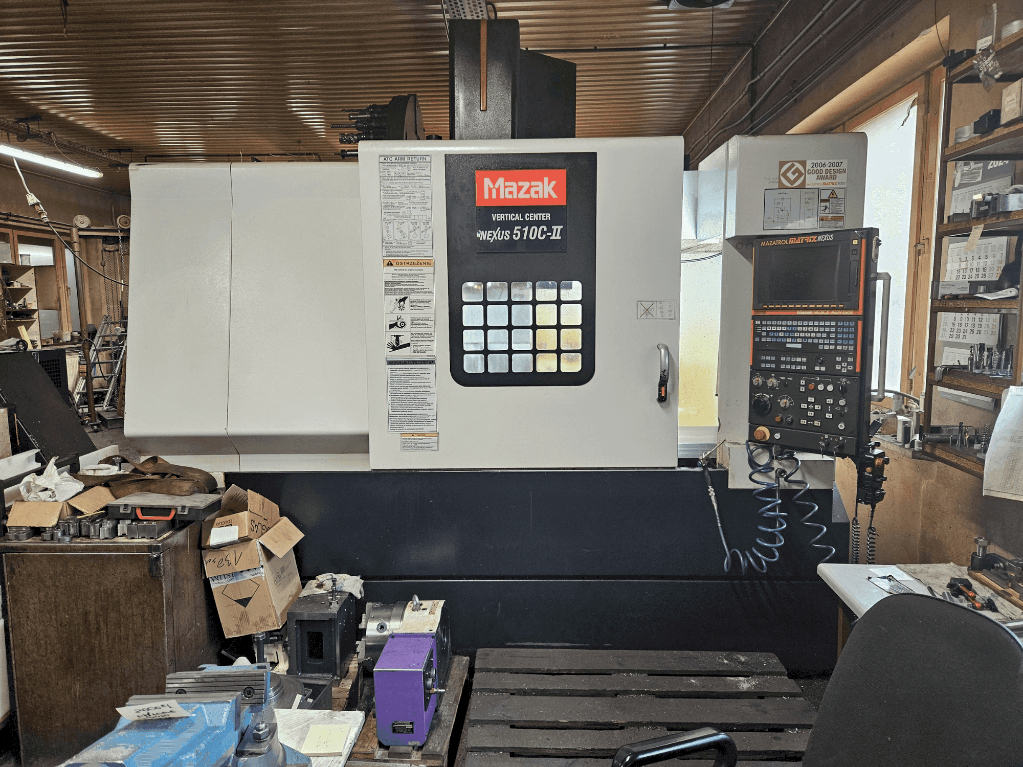 Prikaz  stroja Mazak NEXUS VCN 510C-II  sprijeda