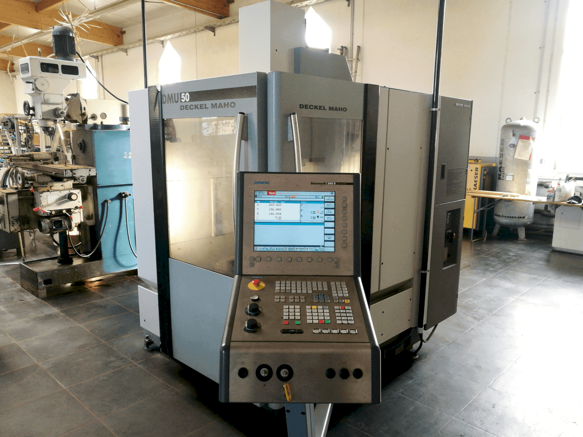 Prikaz  stroja DECKEL MAHO DMU 50  sprijeda