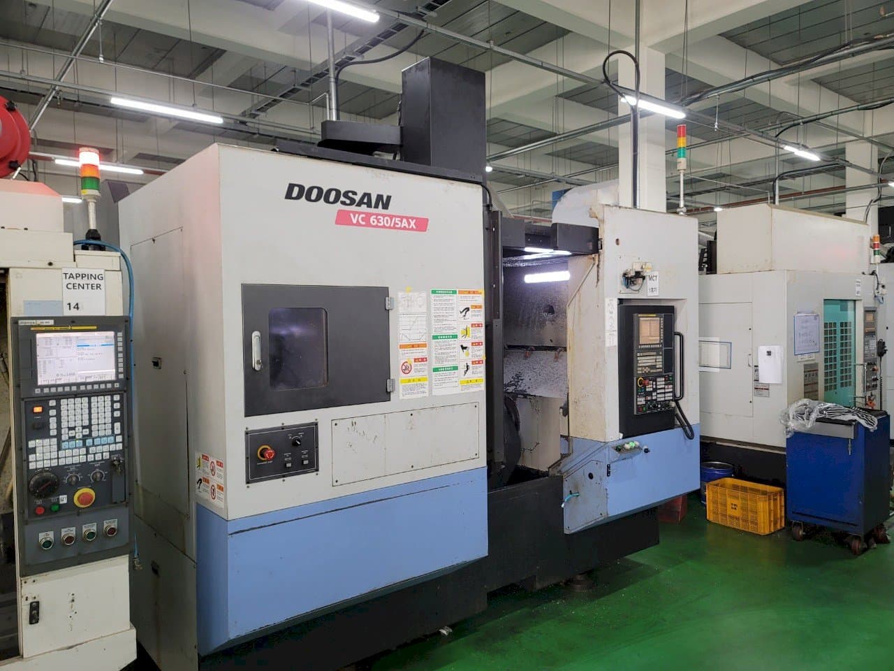 Prikaz  stroja Doosan VC 630/5AX  sprijeda