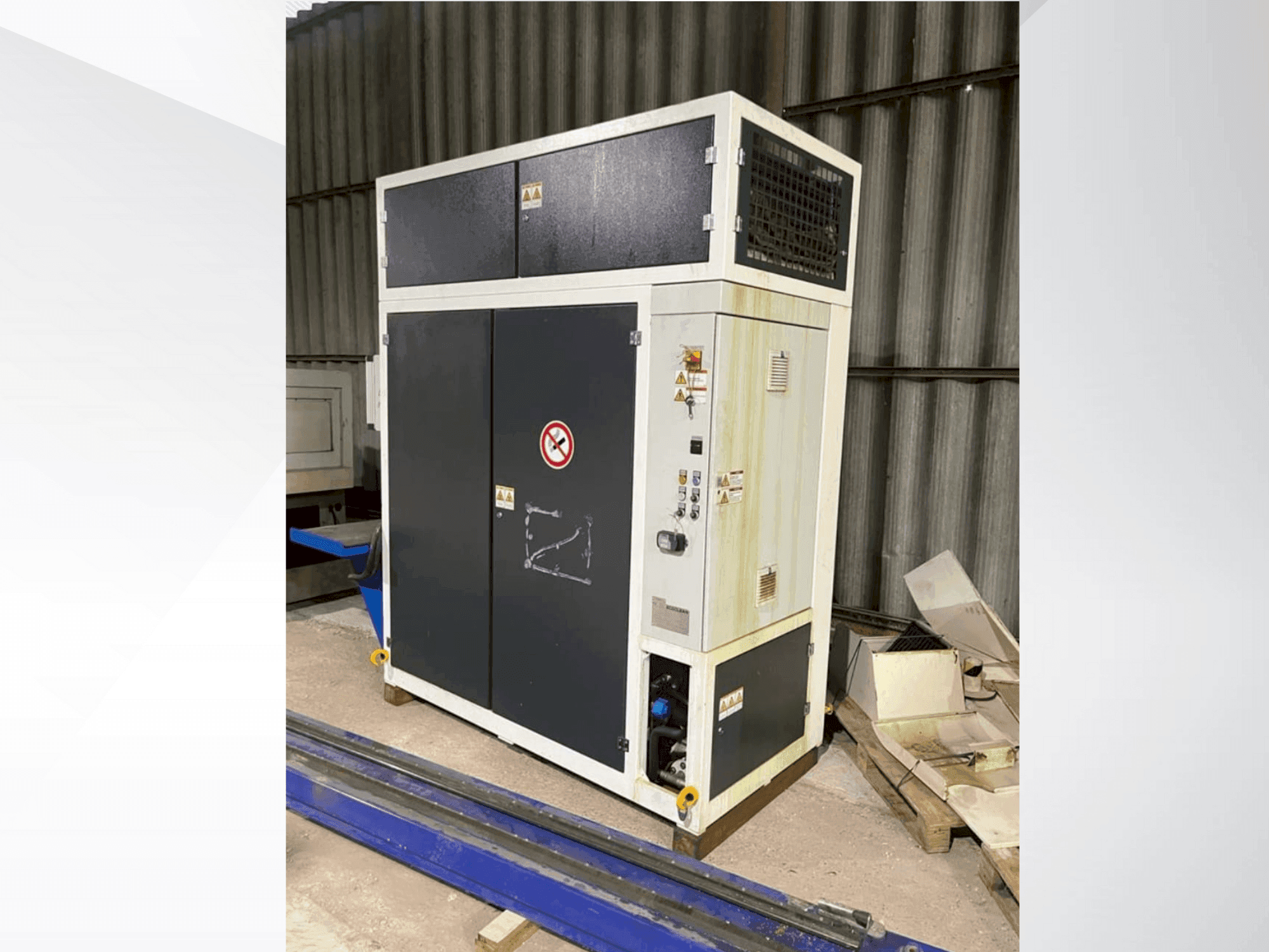 Prikaz  stroja DÜRR Ecoclean Minio 85c (2019)  sprijeda