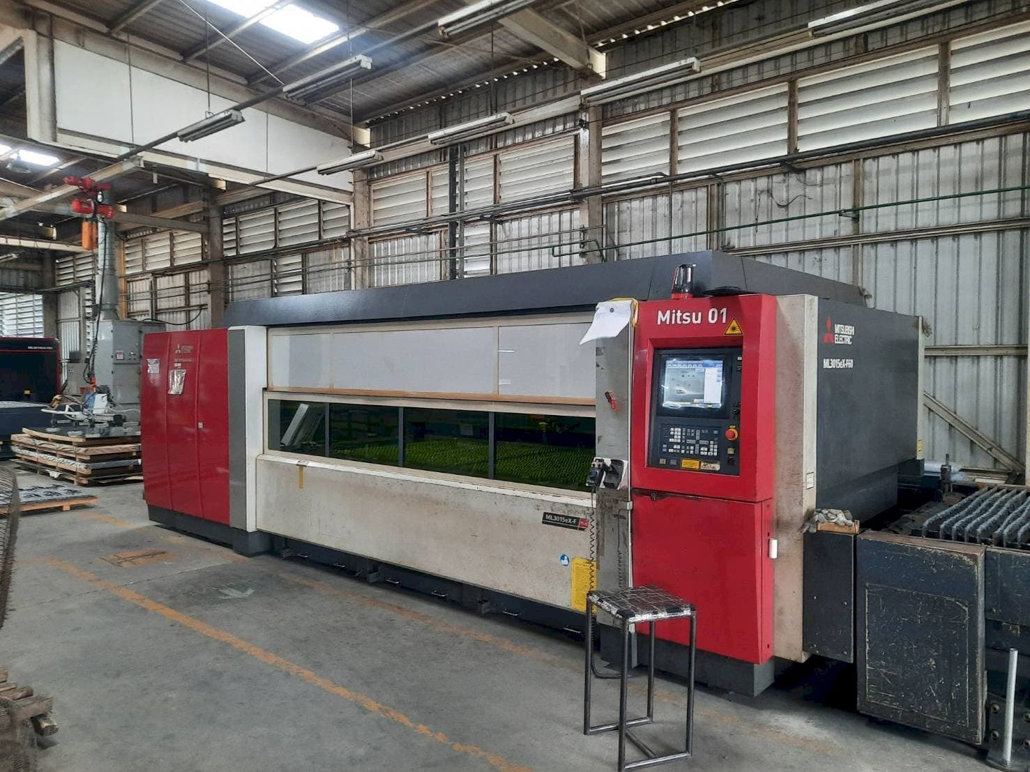 Prikaz  stroja Mitsubishi ML3015eX F60  sprijeda