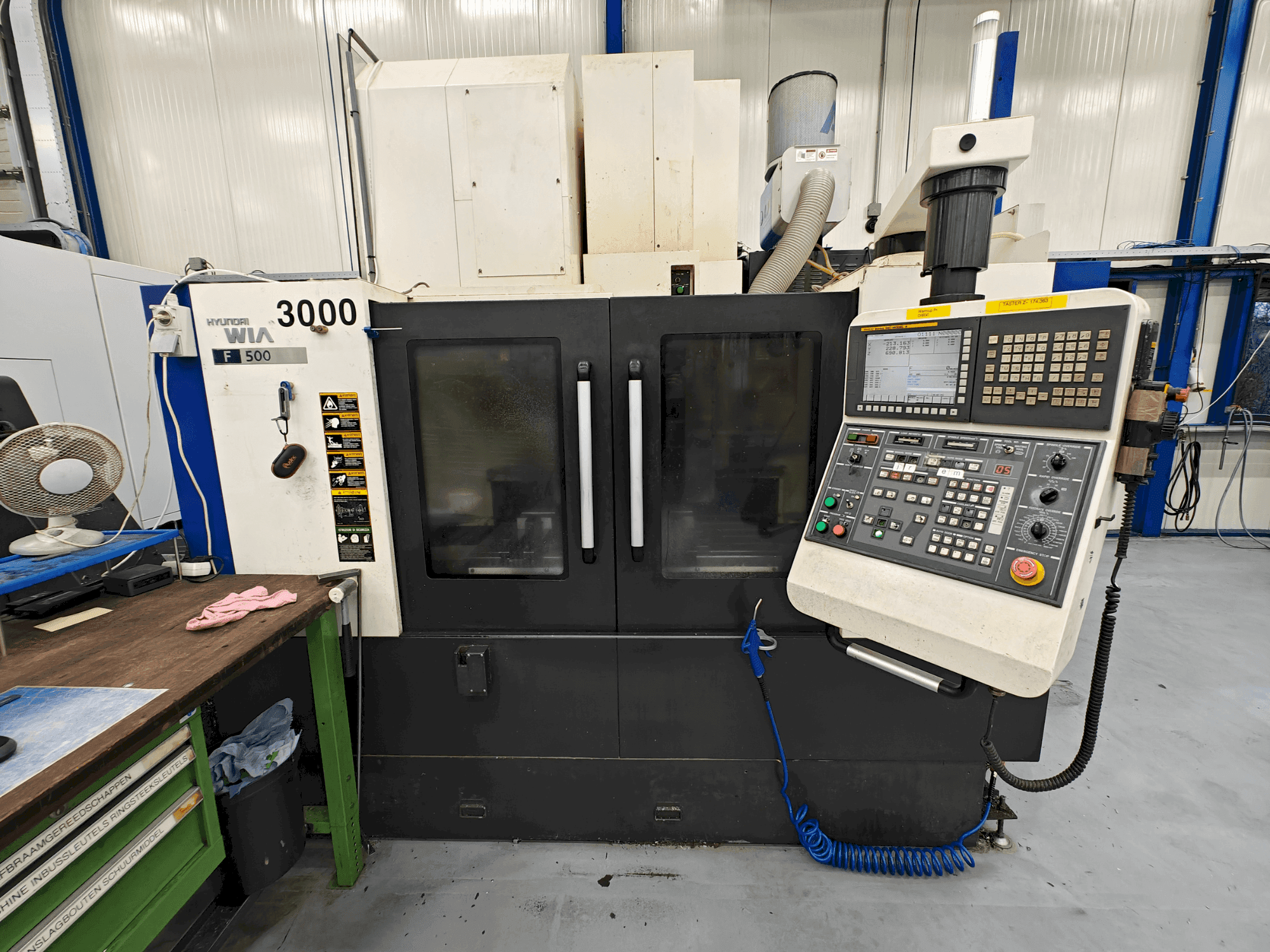 Prikaz  stroja Hyundai Wia F500  sprijeda