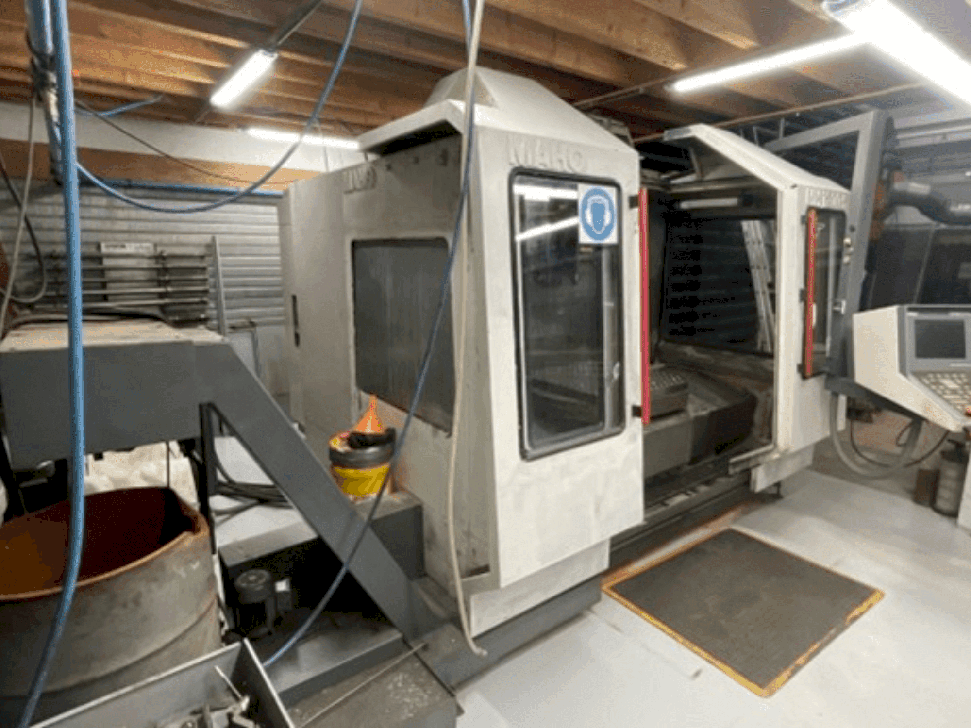 Prikaz  stroja MAHO MH1200S  sprijeda