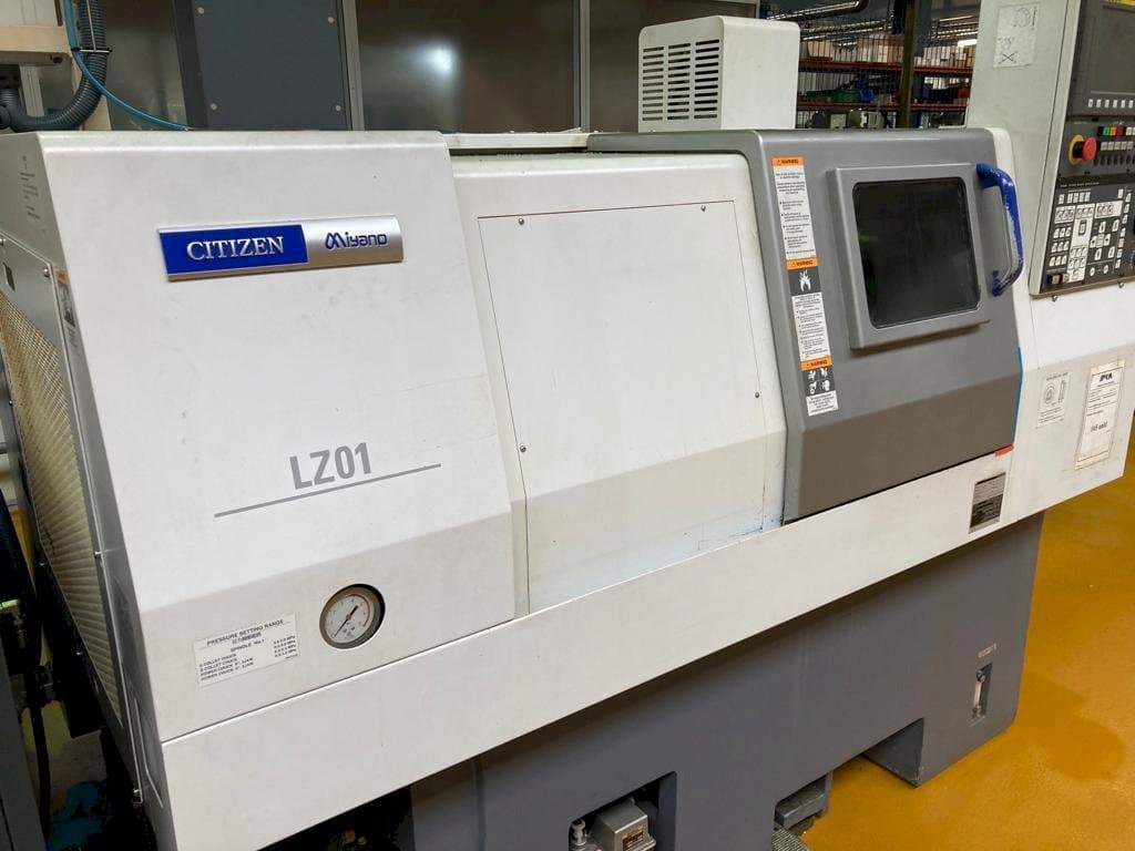 Prikaz  stroja Miyano LZ-01RY2  sprijeda