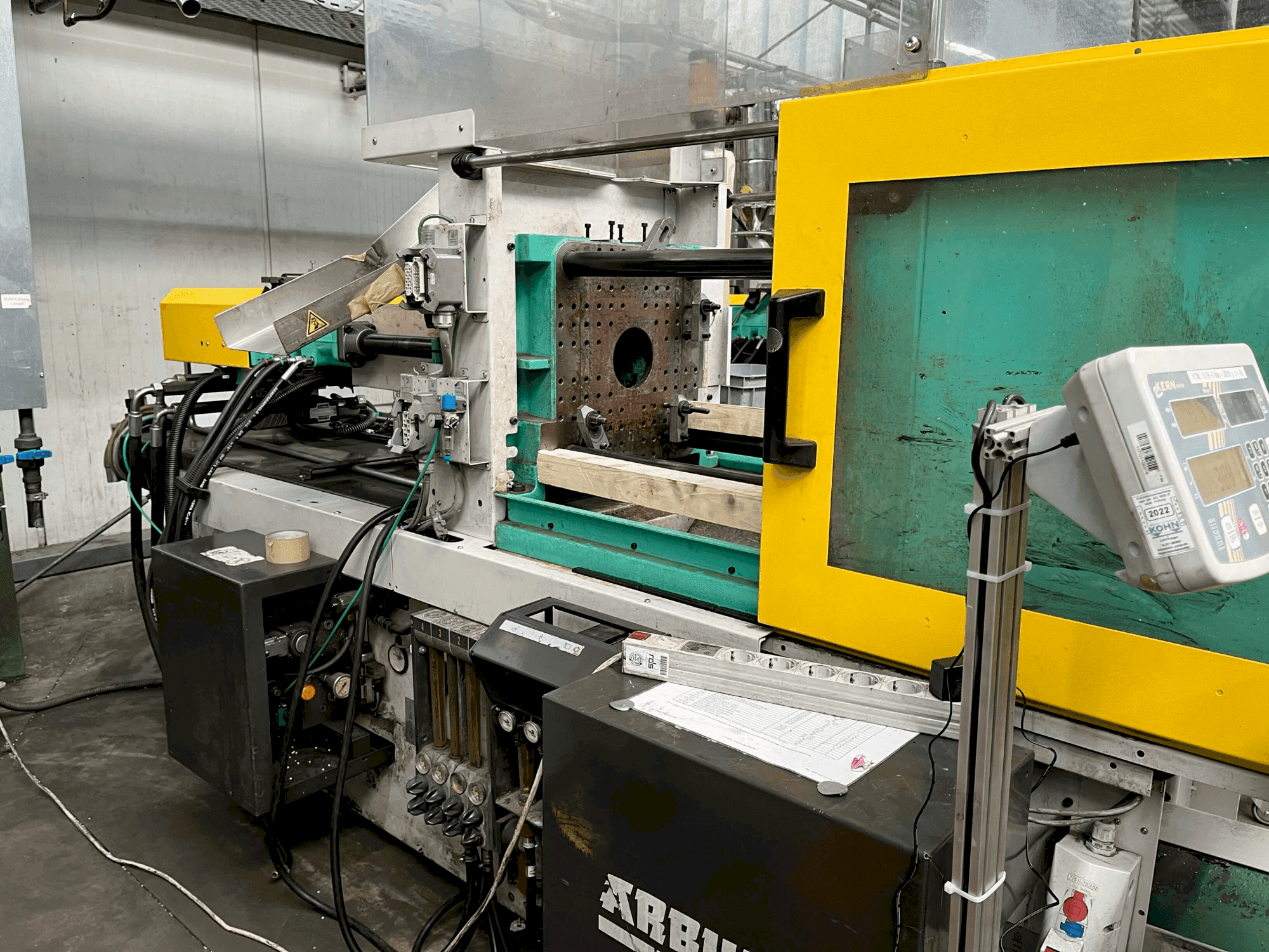 Prikaz  stroja Arburg Allrounder 320-50 C  sprijeda