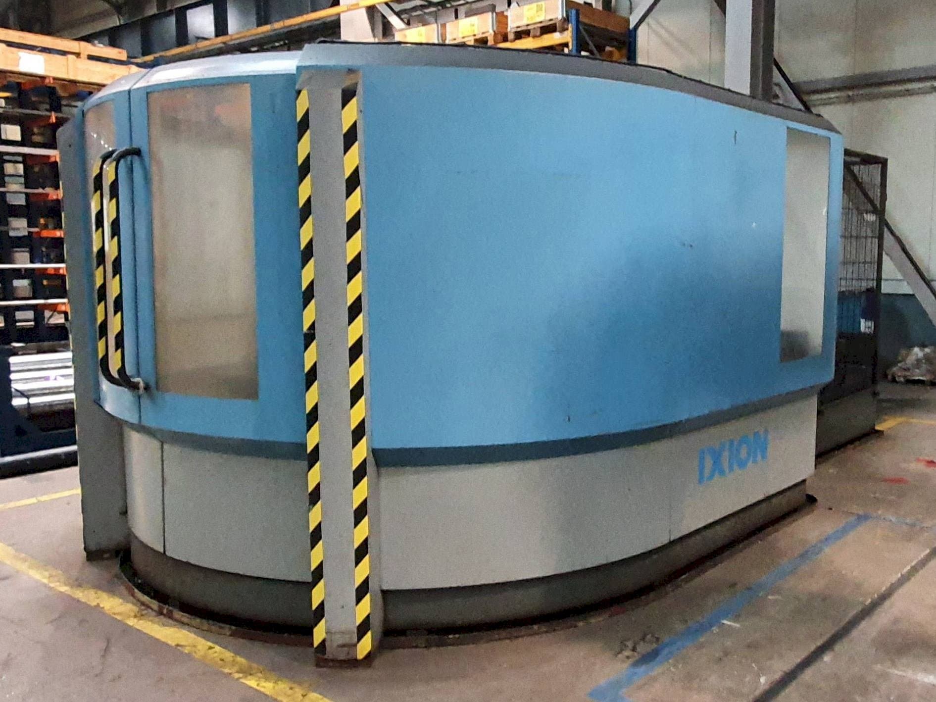 Prikaz  stroja IXION TL1004  sprijeda