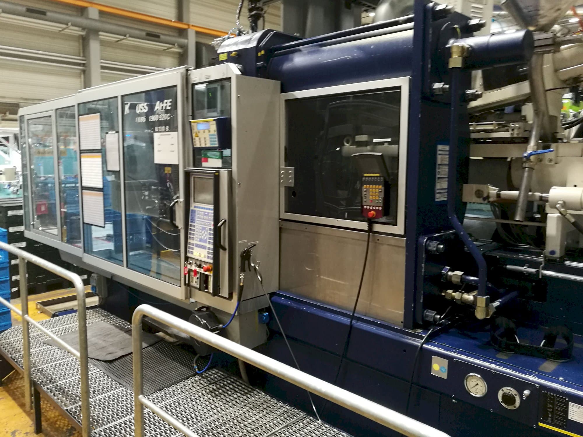 Prikaz  stroja Krauss Maffei 650-1900-520 CZ zdesna