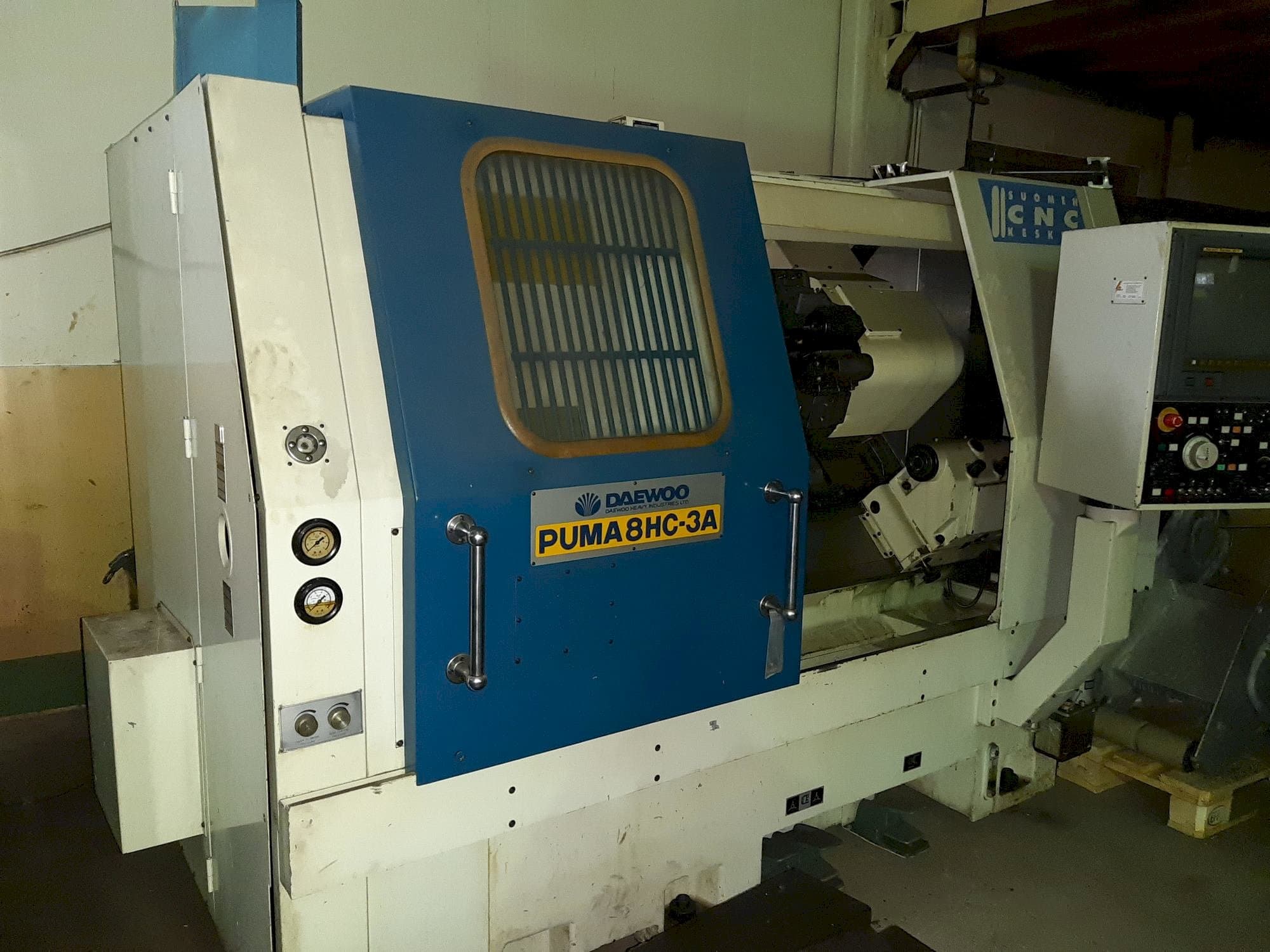 Prikaz  stroja DAEWOO PUMA 8HC-3A  sprijeda