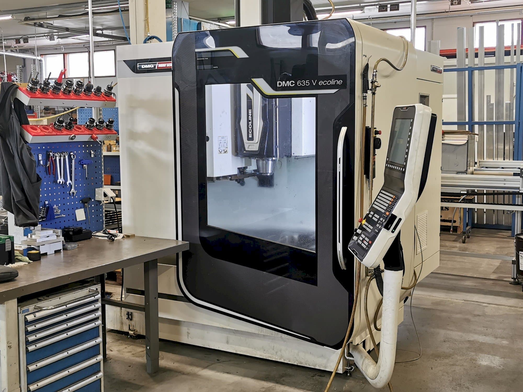 Prikaz stroja DMG Mori Seiki DMC 635 V Ecoline sprijeda