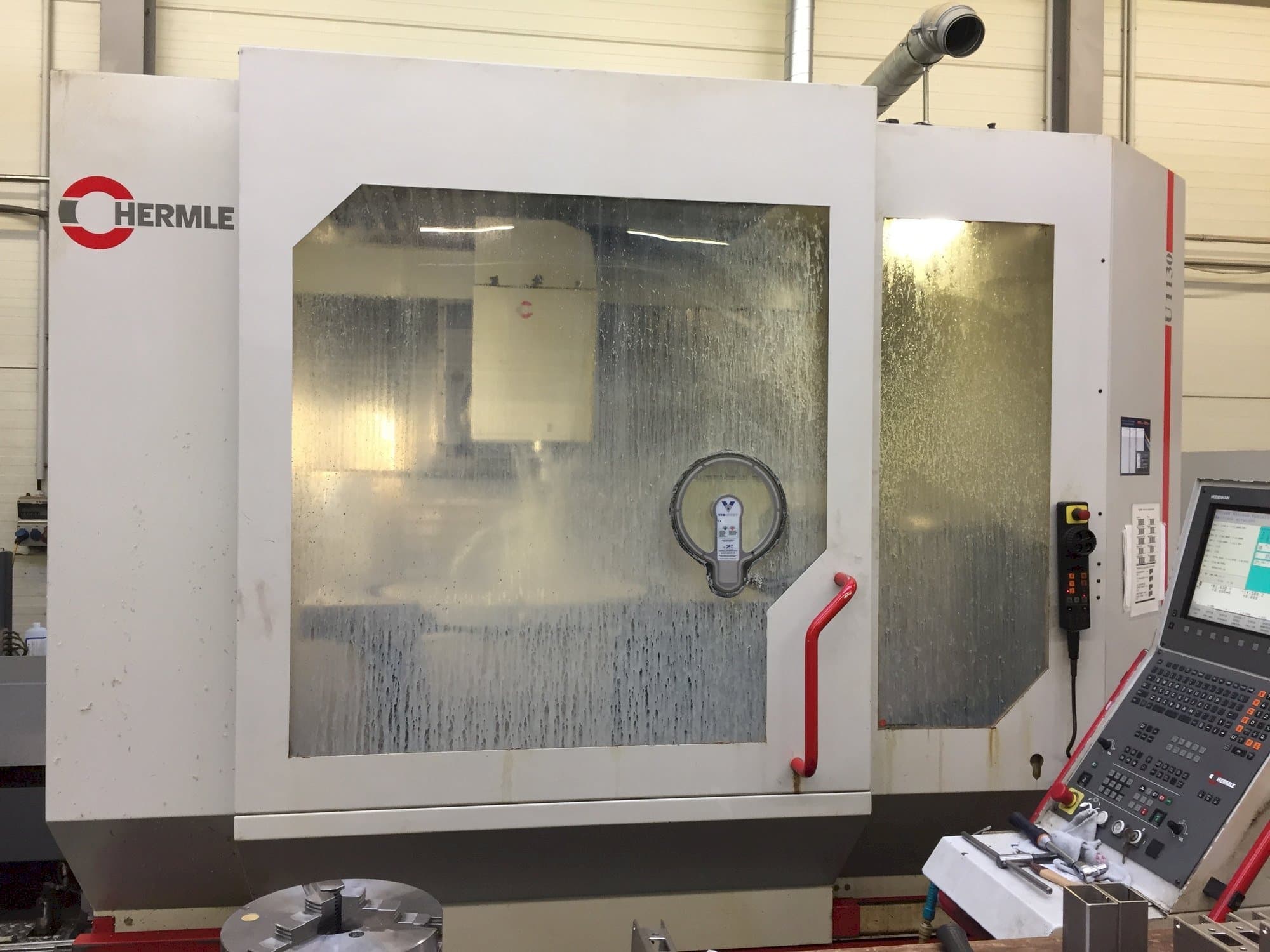 Prikaz  stroja HERMLE U1130  sprijeda