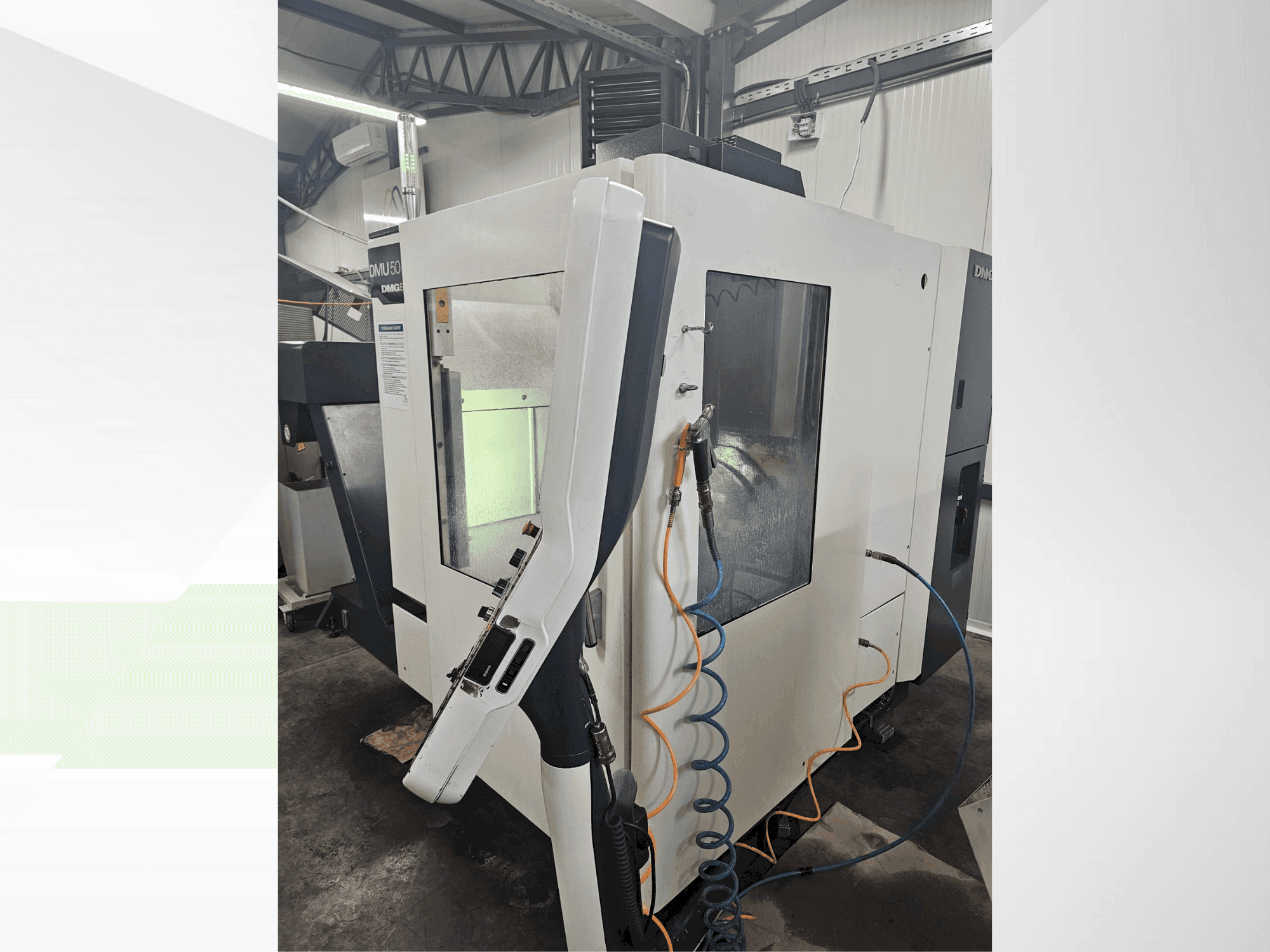 Prikaz  stroja DMG DECKEL MAHO DMU 50 eco  sprijeda