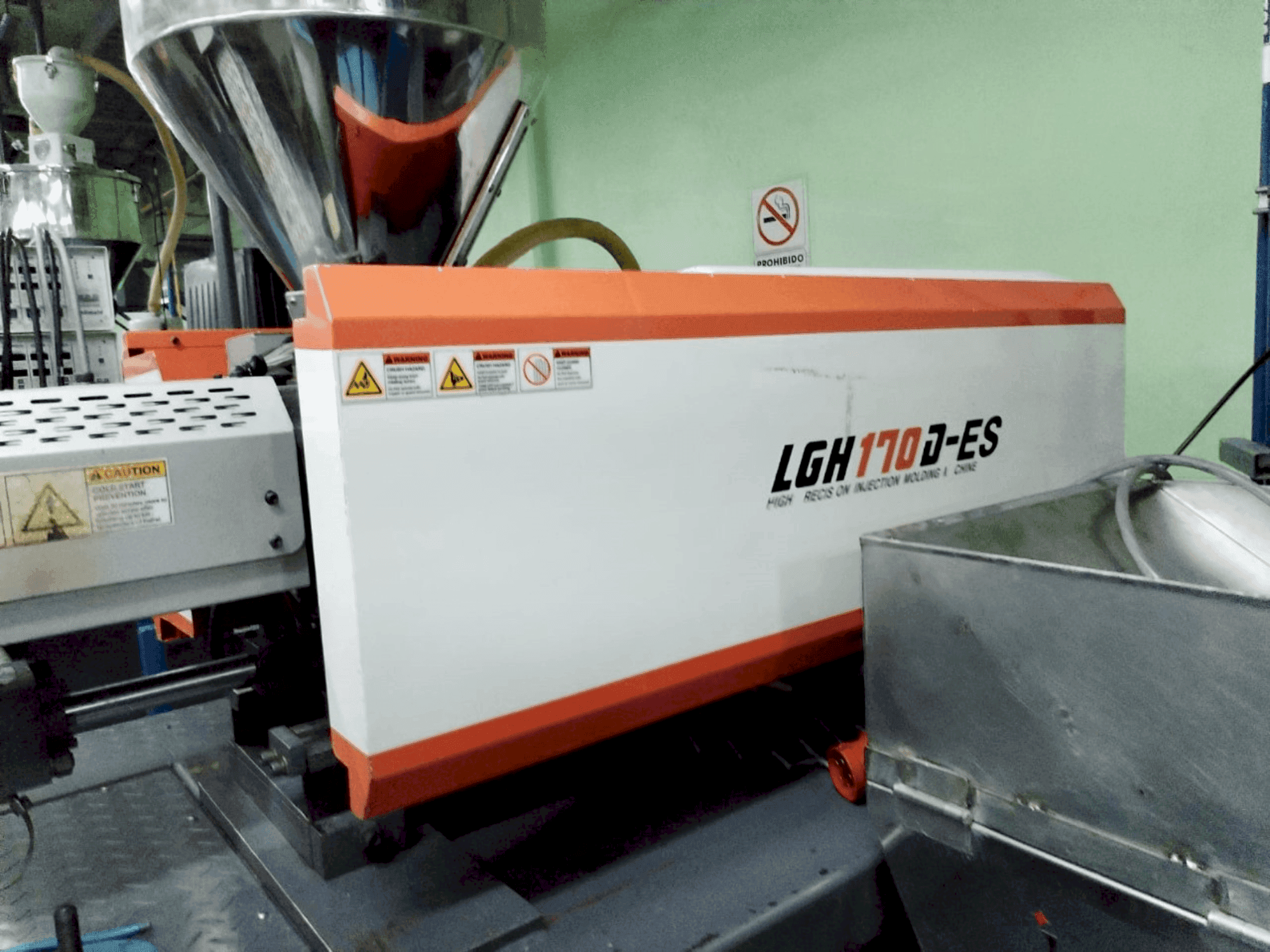 Prikaz  stroja LS MTRON LGH 170D-ES  sprijeda