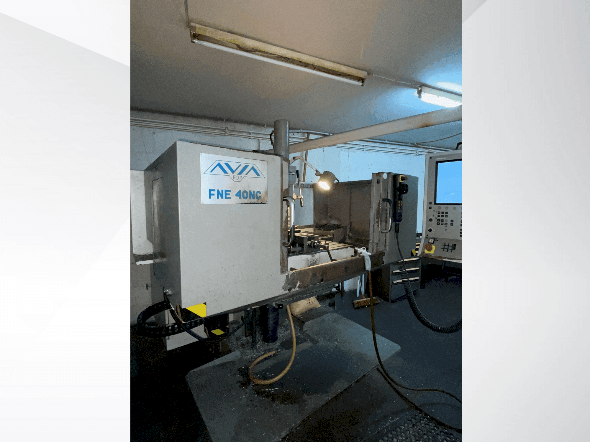 Prikaz  stroja Avia									 FNE 40NC  sprijeda