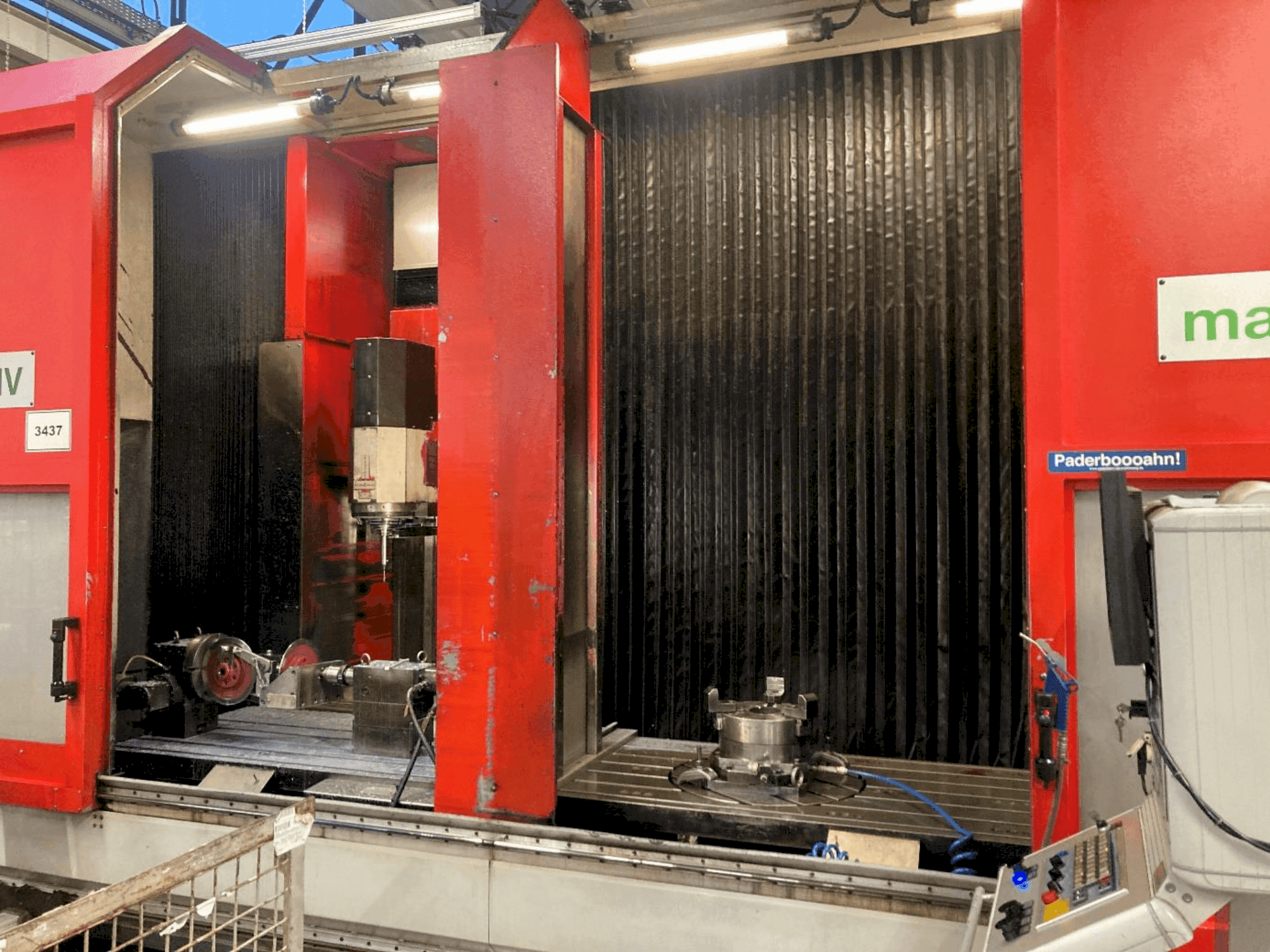 Prikaz  stroja Matec 30 HV  sprijeda