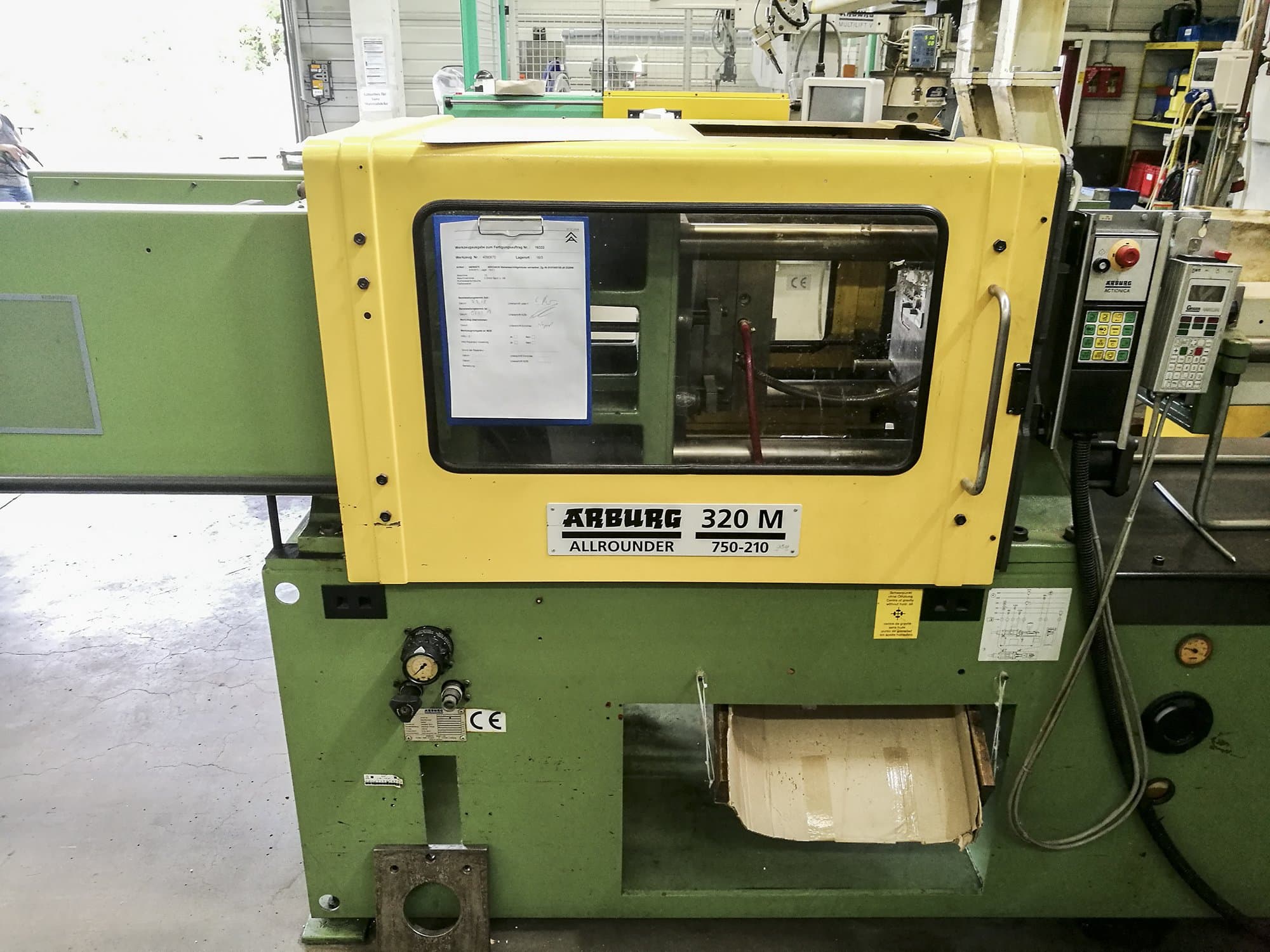 Prikaz  stroja Arburg 320M 750-210 sprijeda