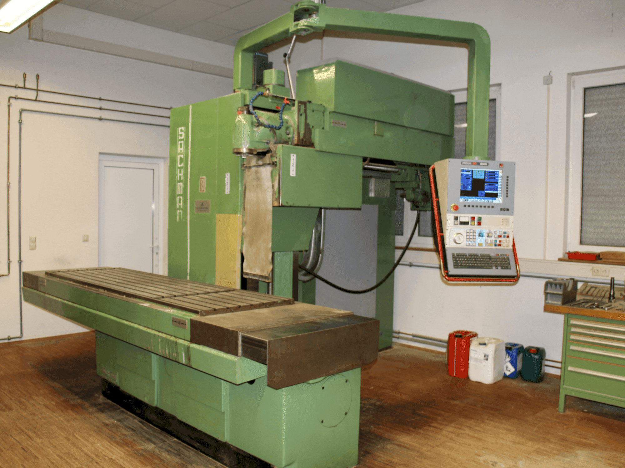 Prikaz  stroja SACHMAN RP3CC (1990)  sprijeda