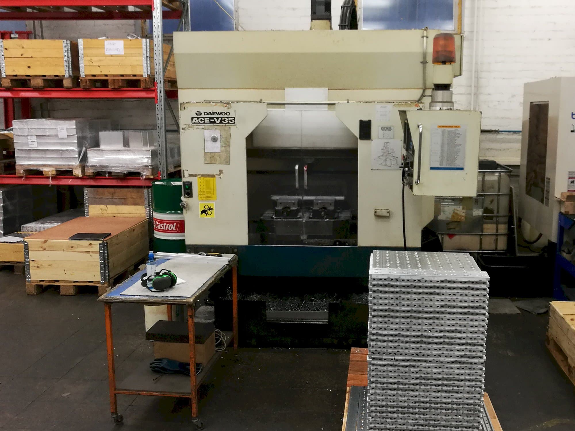 Prikaz  stroja DAEWOO ACE V-35 sprijeda