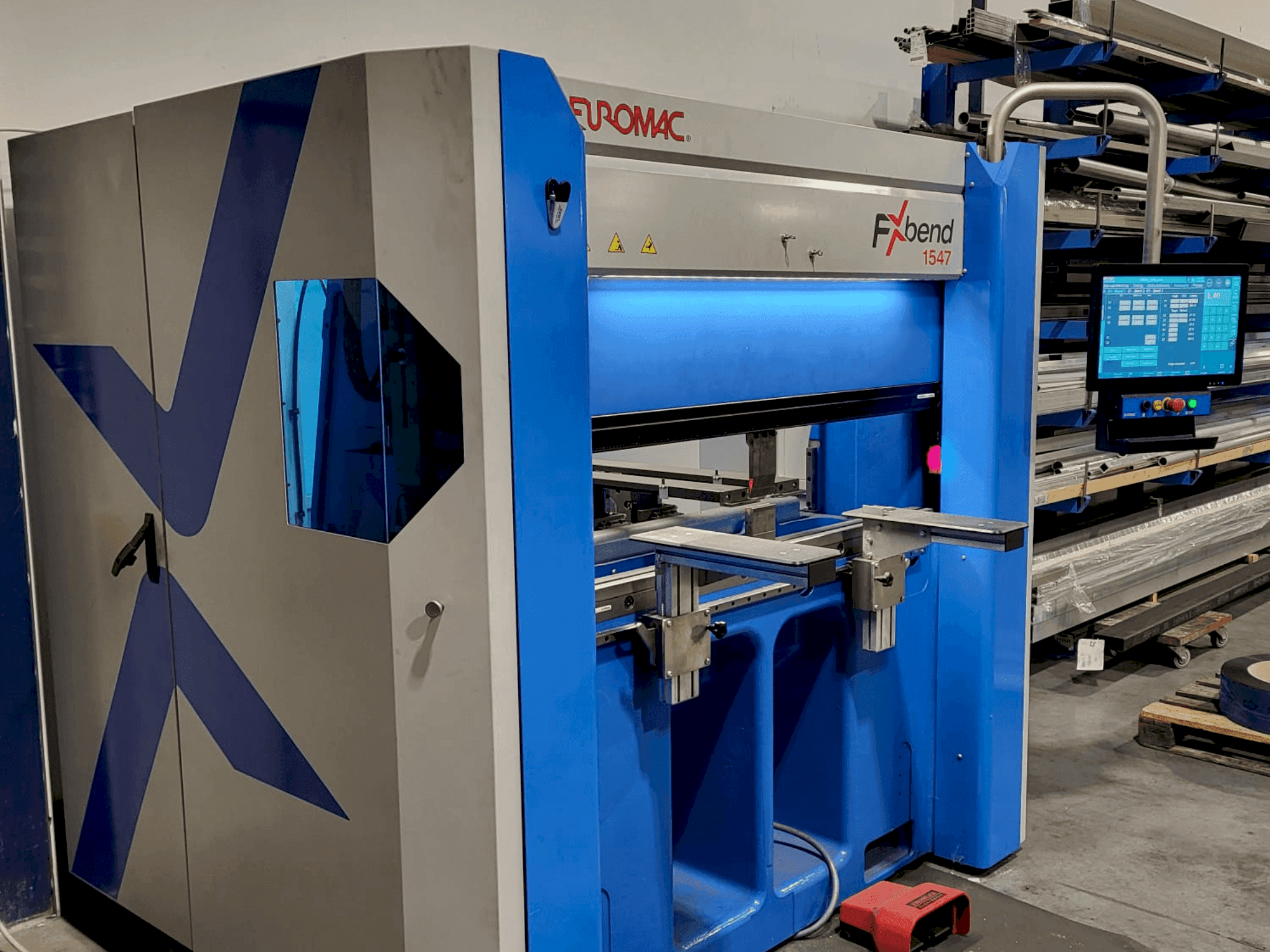 Prikaz  stroja Euromac FXbend 1547  sprijeda