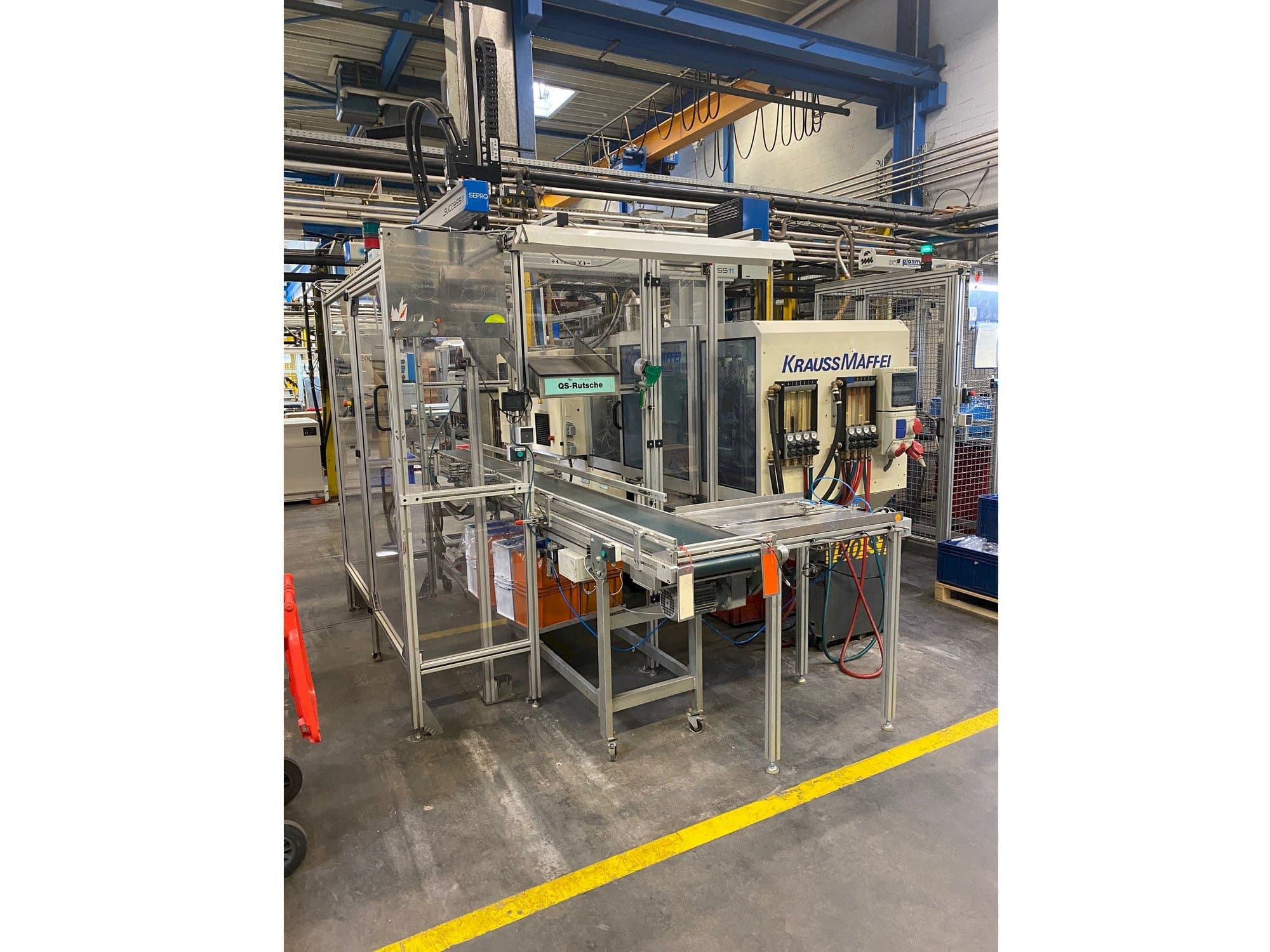 Prikaz  stroja Krauss Maffei 80-390 C2  sprijeda