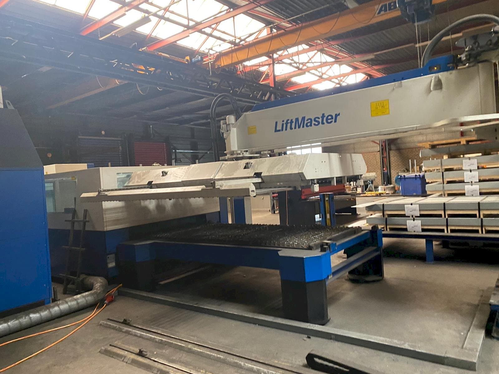 Prikaz  stroja Trumpf Trumatic L3050  sprijeda