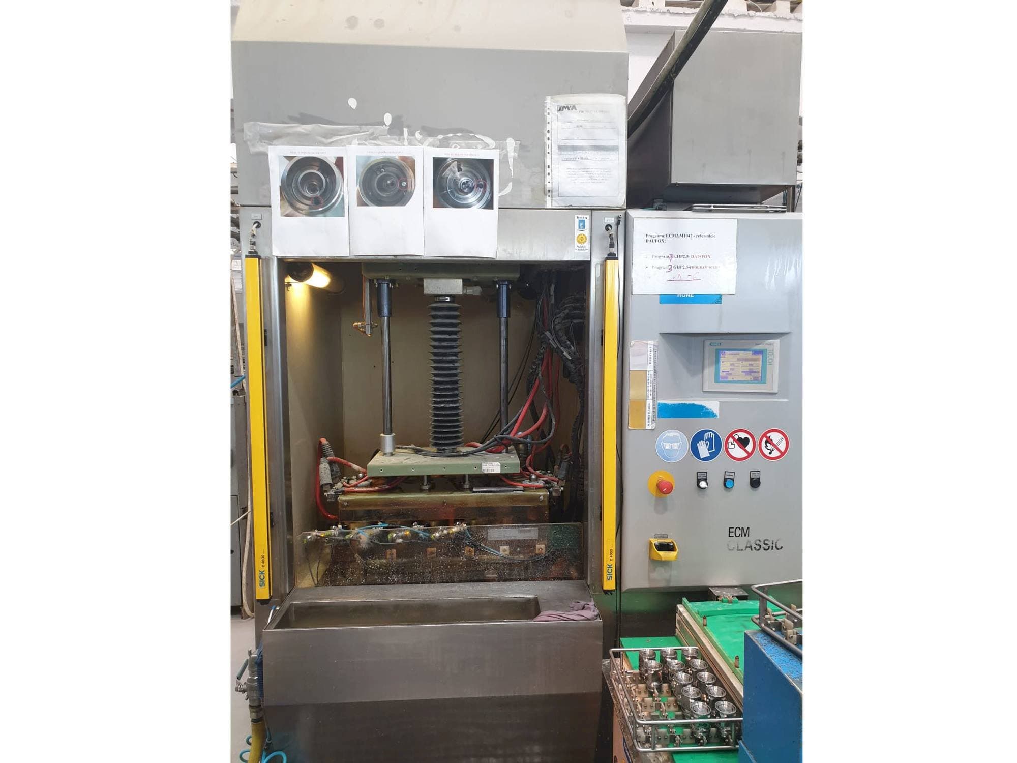 Prikaz  stroja Extrude Hone Classic 1A-450-43-P-M  sprijeda