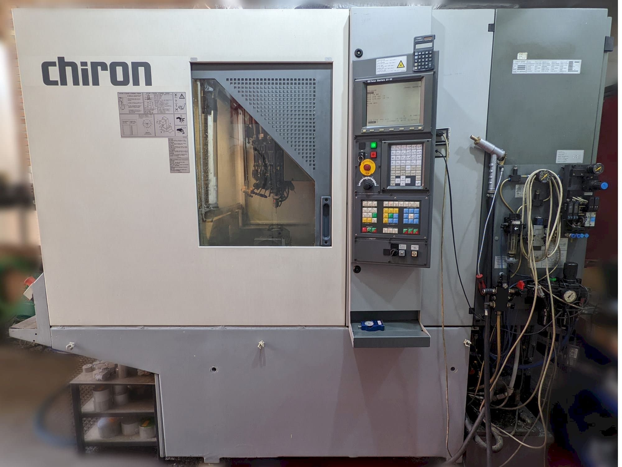 Prikaz  stroja CHIRON Fz 08w  sprijeda