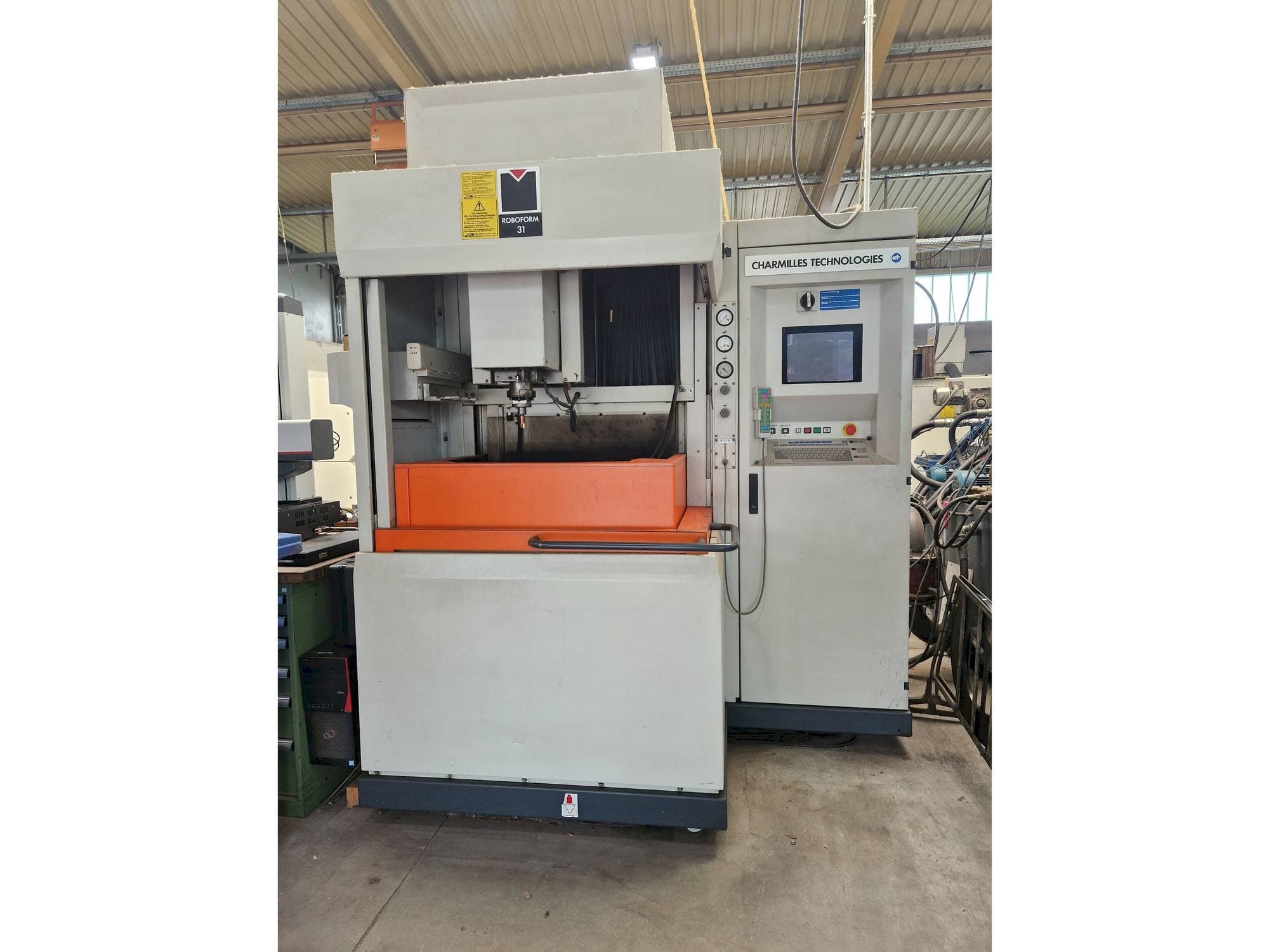 Prikaz  stroja CHARMILLES Roboform 31  sprijeda