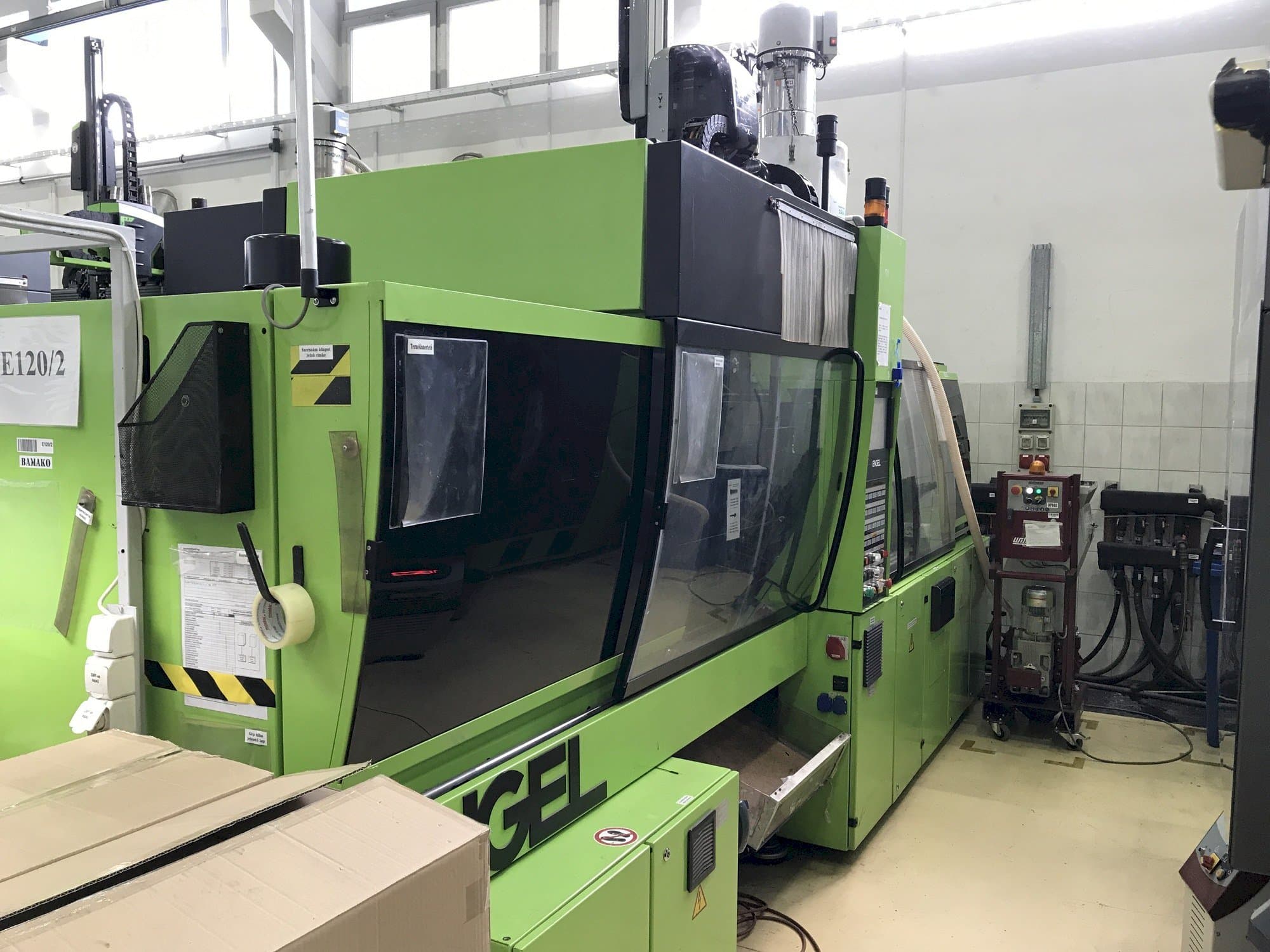 Prikaz  stroja ENGEL VC 500/120 Plus  sprijeda