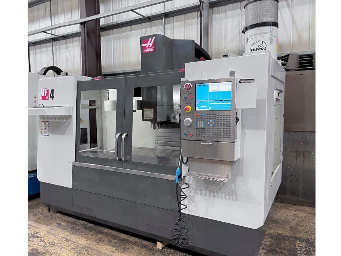 Prikaz  stroja HAAS VF-4  sprijeda