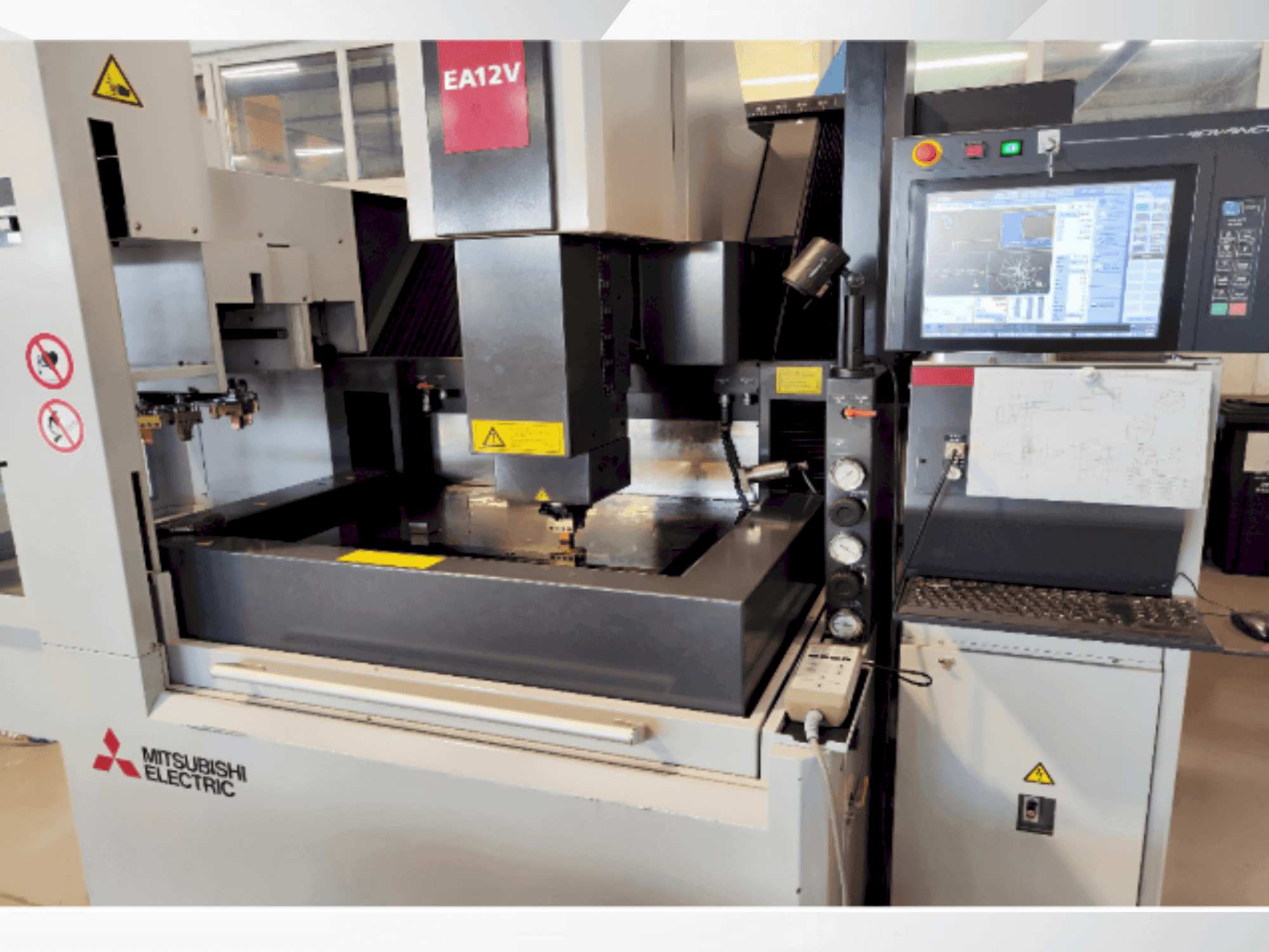 Prikaz  stroja Mitsubishi EA12VM ADVANCE  sprijeda