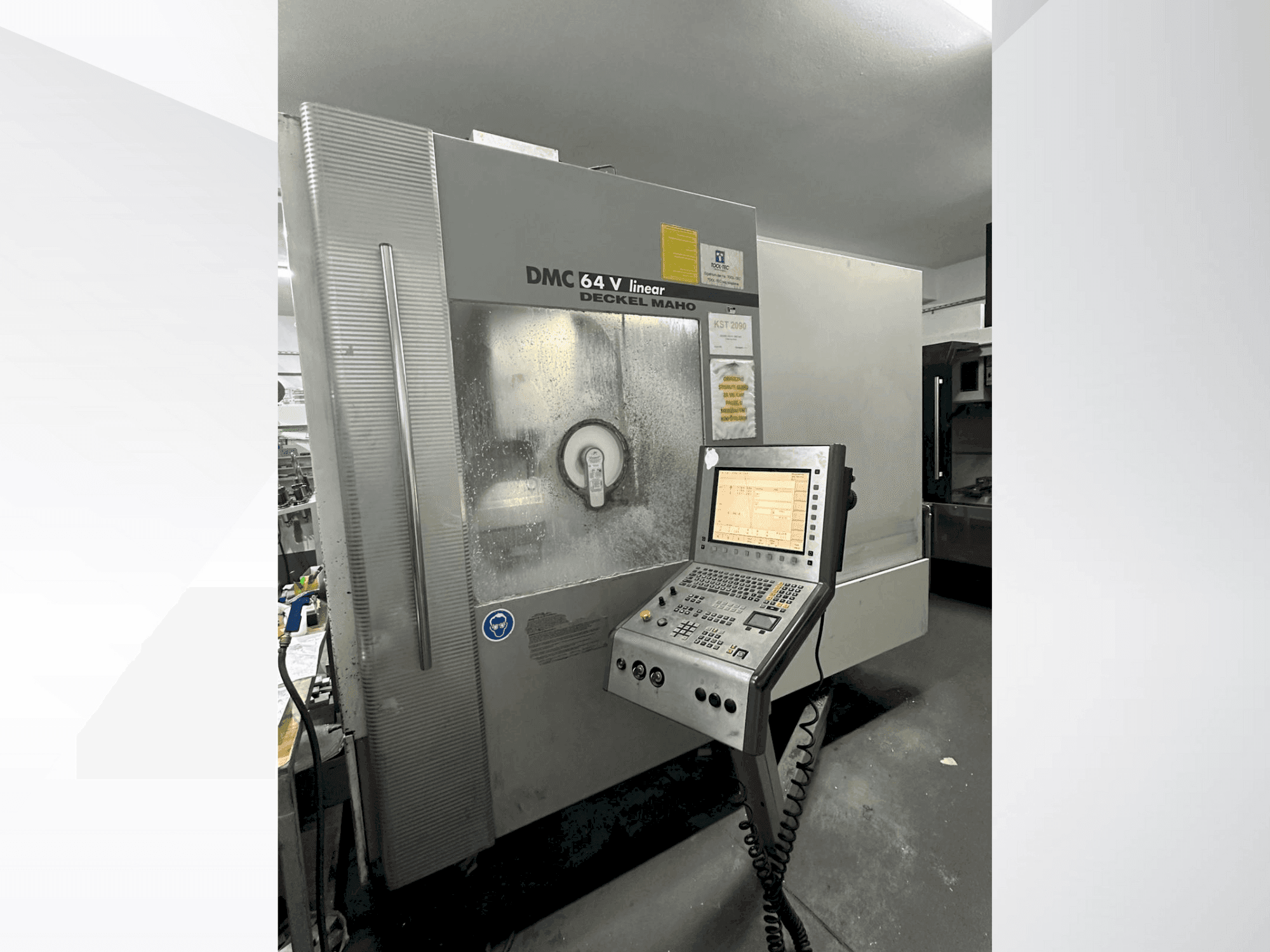 Prikaz  stroja DECKEL MAHO 64 V Linear  sprijeda