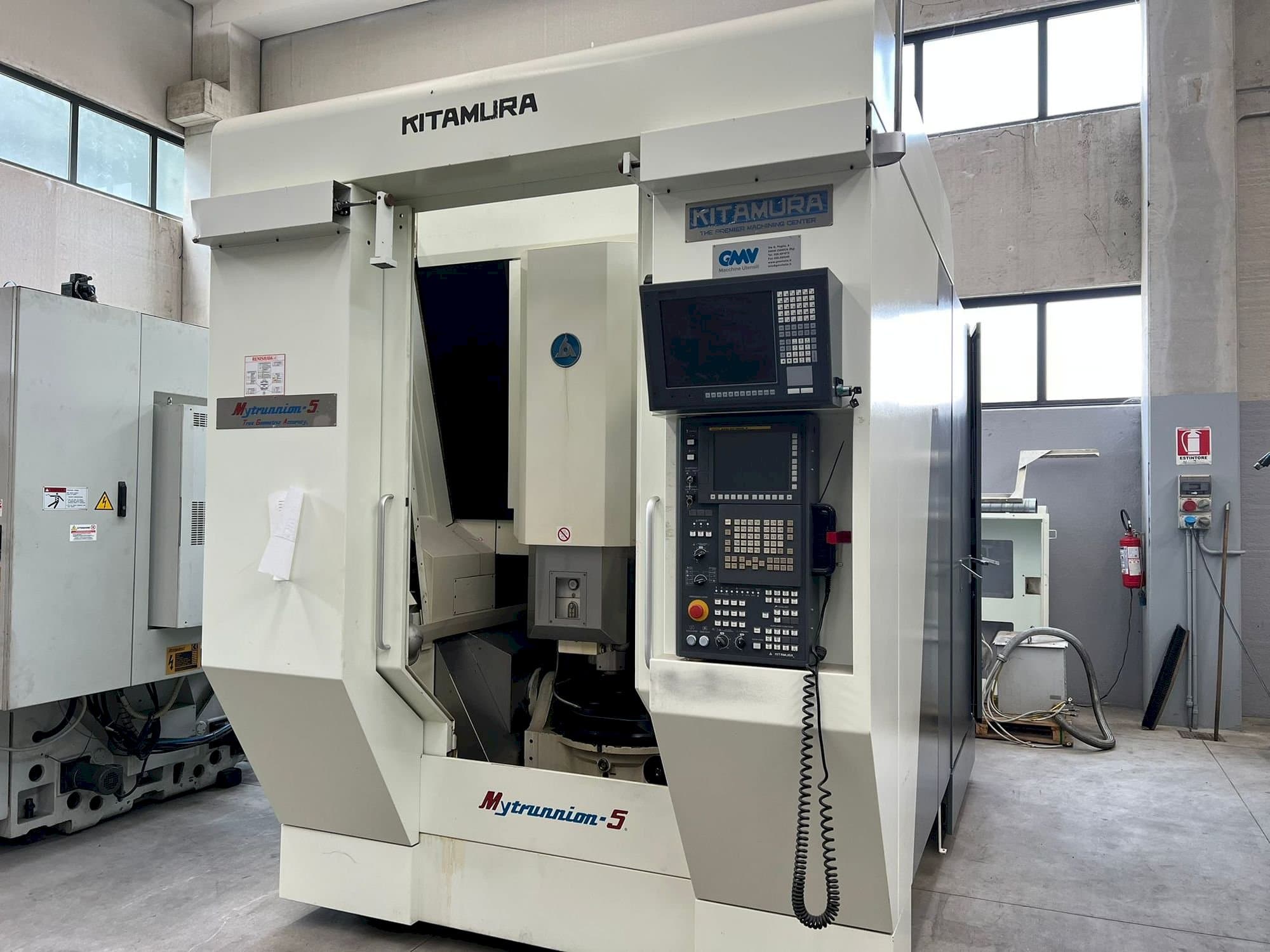 Prikaz  stroja Kitamura Mytrunnion 5  sprijeda