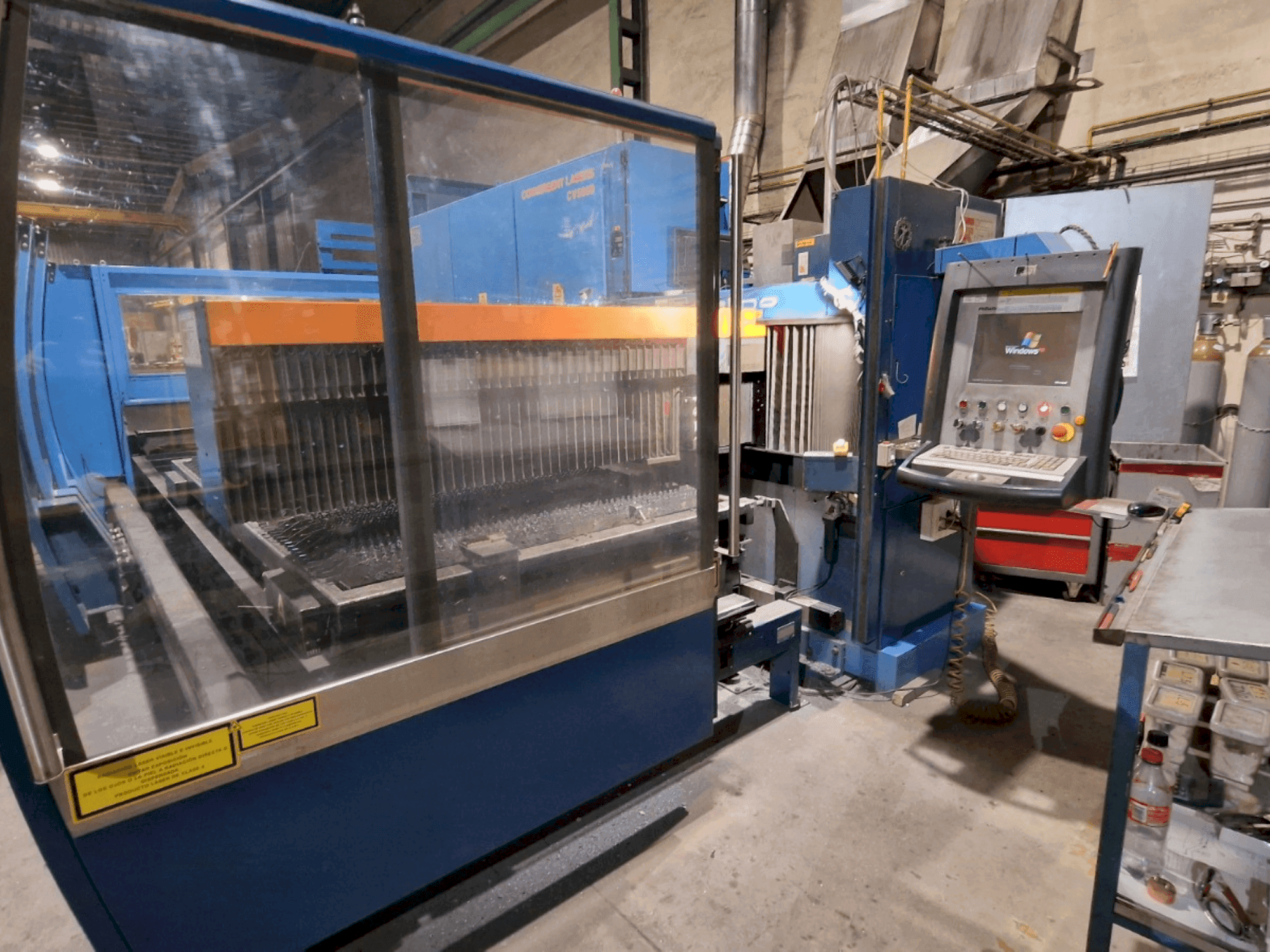 Prikaz  stroja Prima Industrie PLATINO 1530  sprijeda