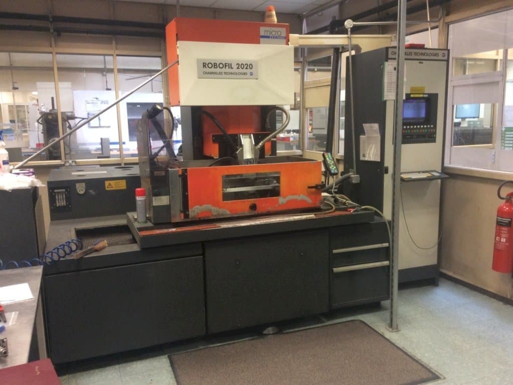 Prikaz  stroja CHARMILLES Technologies Robofil 2020 - 1  sprijeda